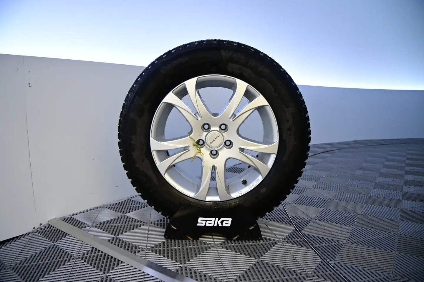 Car Image - 2qF2SxQO4LwcZ3qzNjxxCF