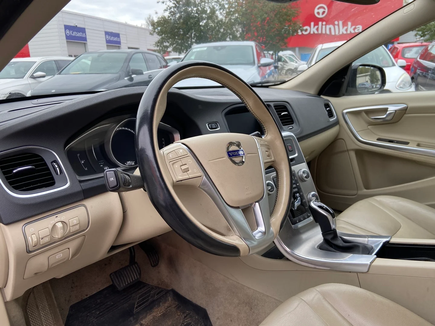 Car Image - 8hni6YsFfAfl8GN9w6Y7m
