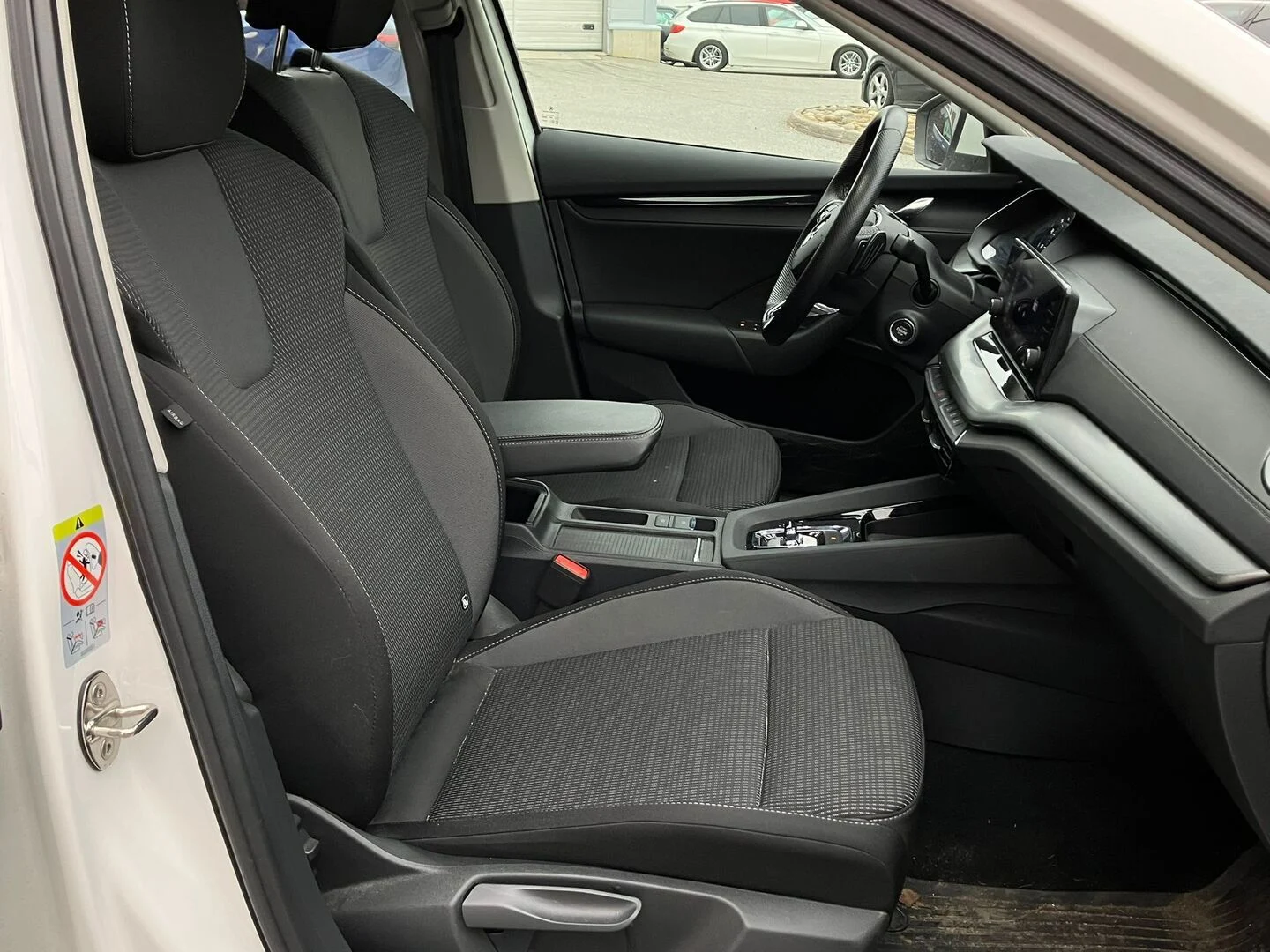 Car Image - 1xZAgT6Klv21QJ128Uubea