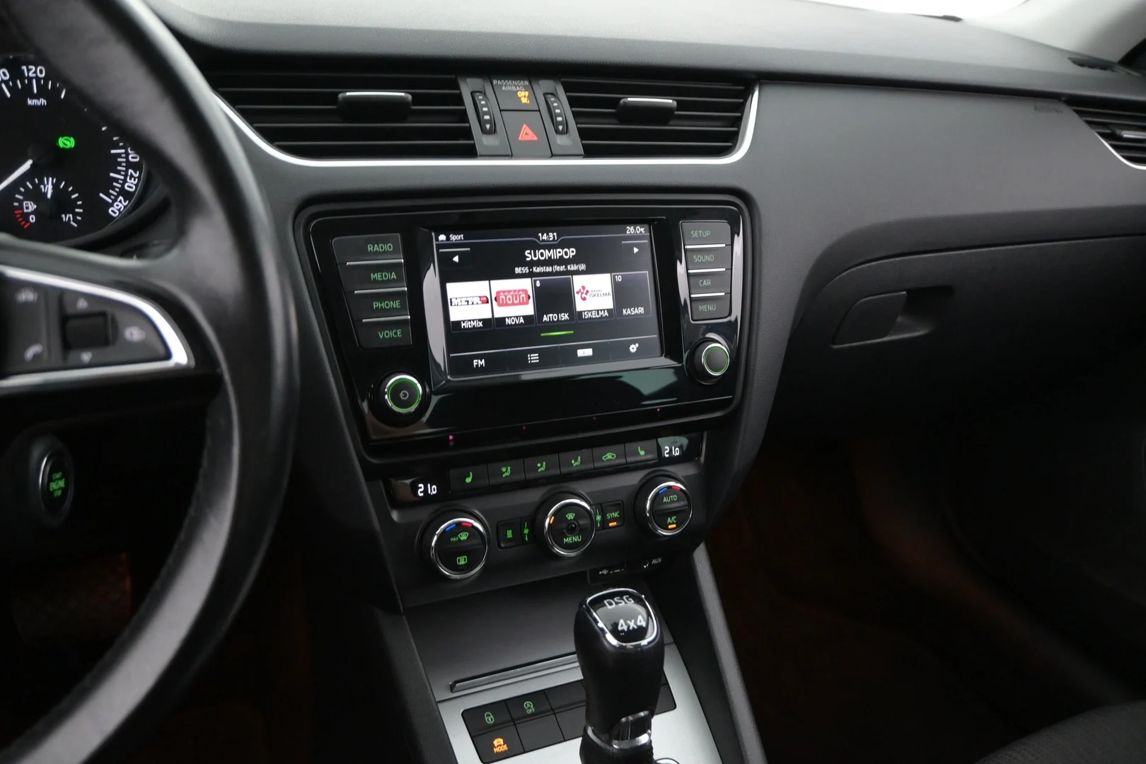 Car Image - 72SFiUHqw3k0LLy9IqUhzn
