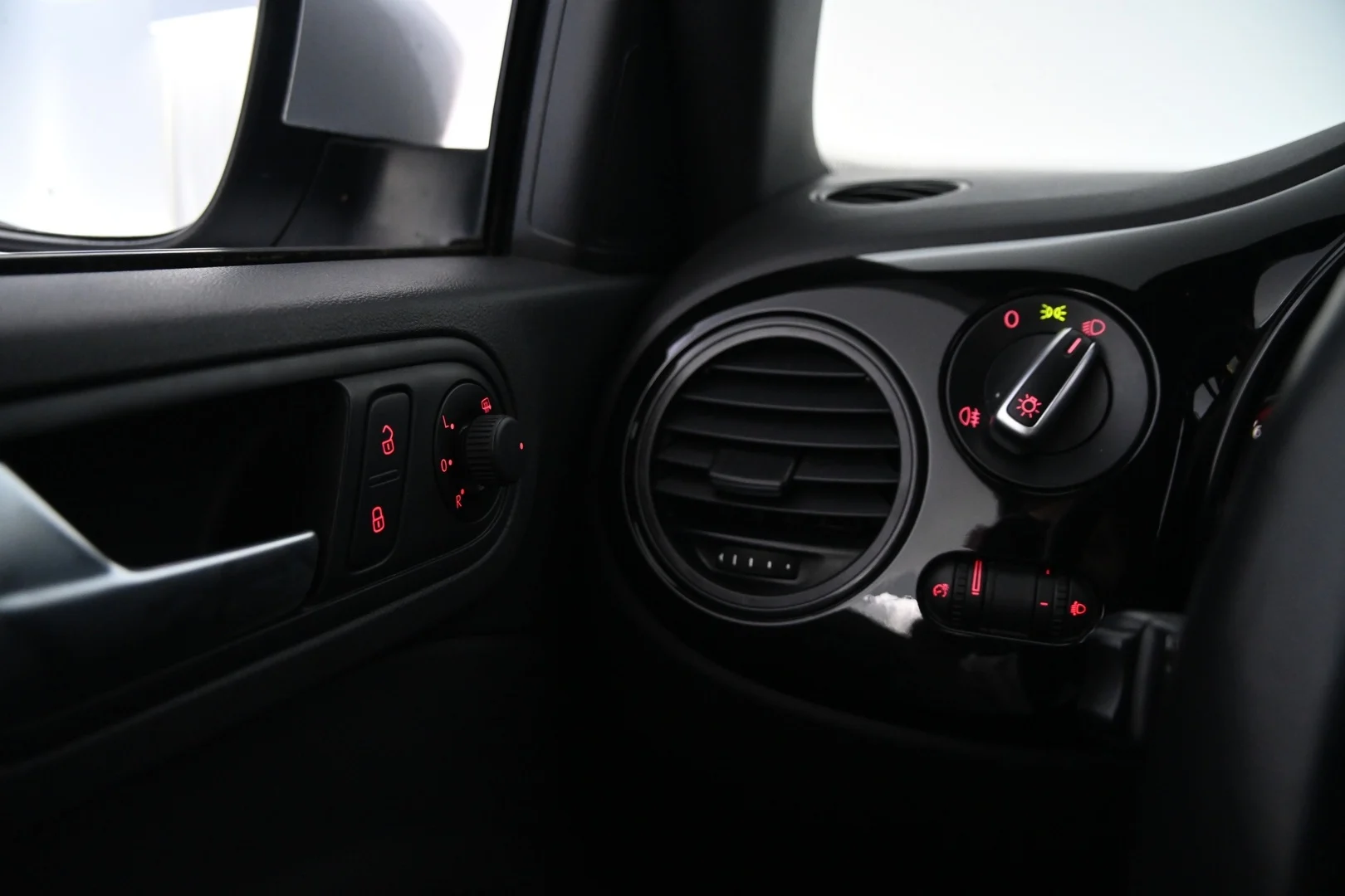 Car Image - 5naKZ16Rgx3t0rcKWhi9en