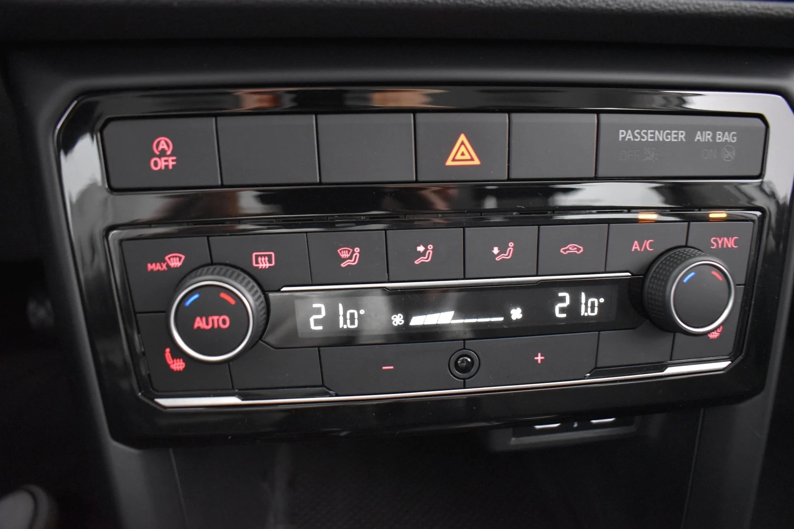 Car Image - 5hLyAVMFRtvioCapFvCM0L