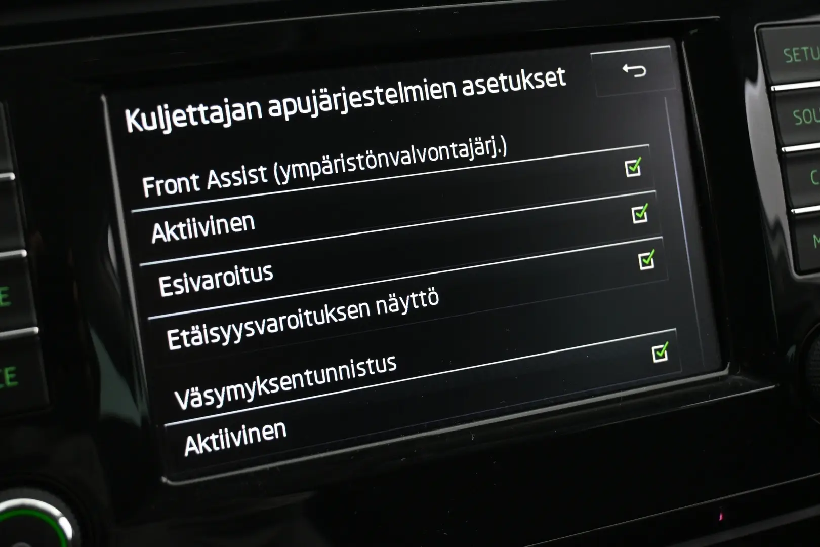 Car Image - 60JczBX9tAaHXWvP8947G3