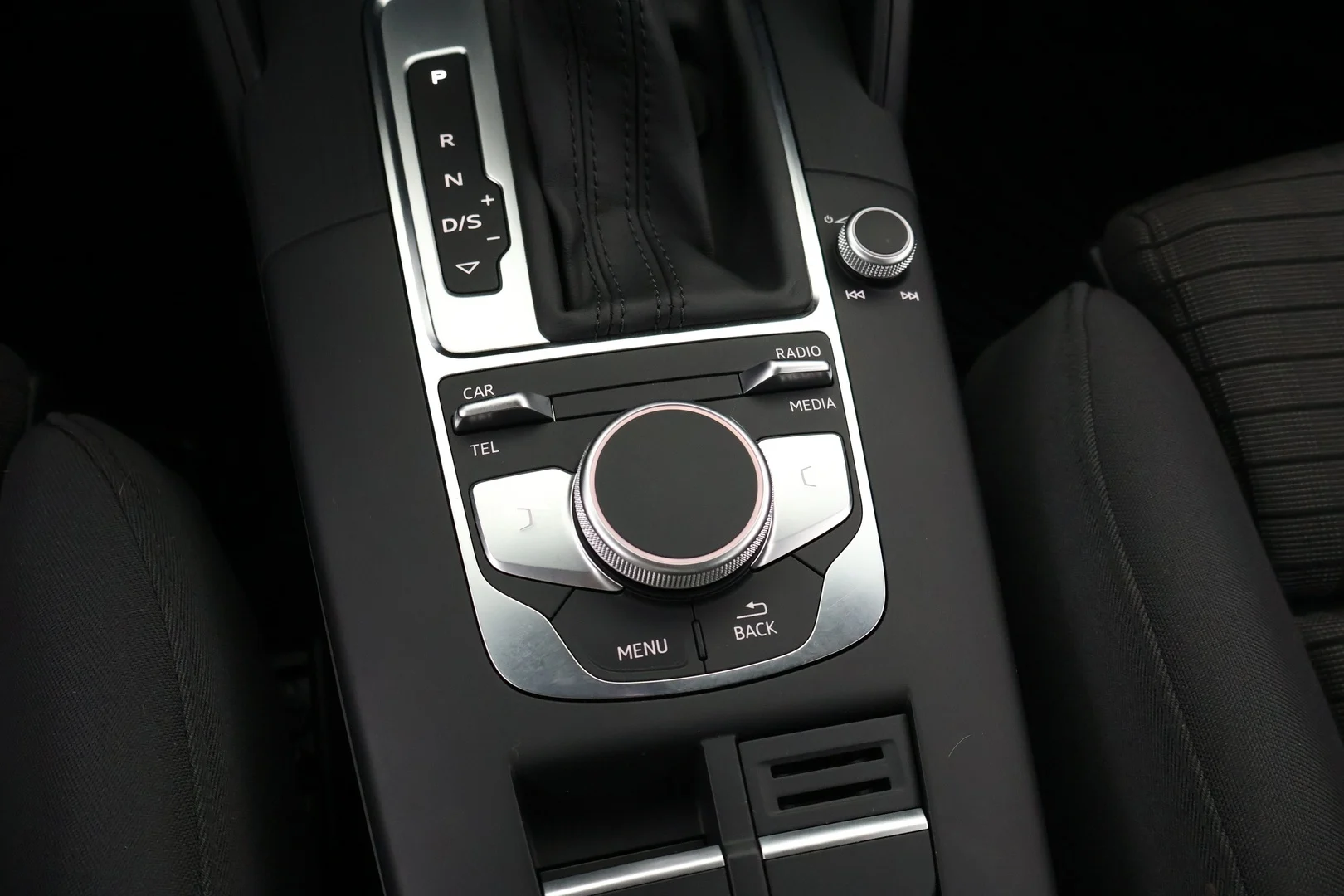 Car Image - 3utUEsi1KOSOebIqYBhuEW