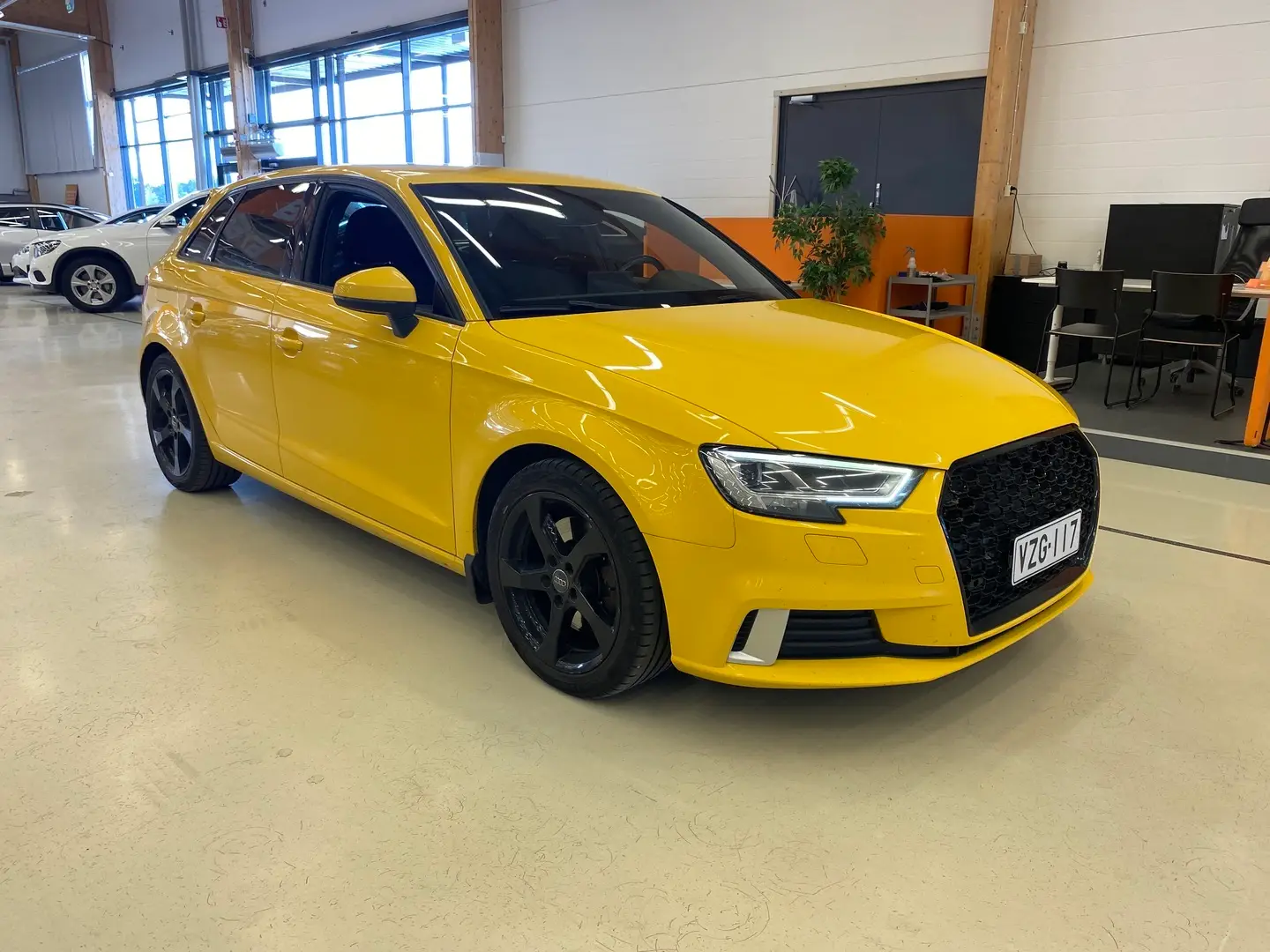 Car Image - 3LU0P3J2YHtACGGi9ZmQHK