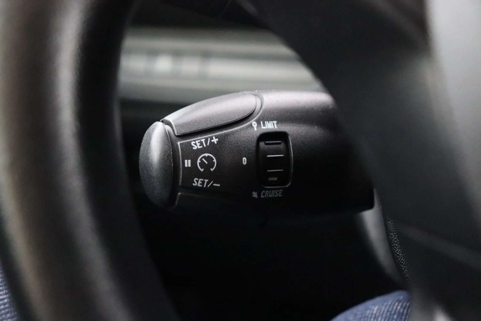 Car Image - 2E029bxfoczV2KDWiZSP5R