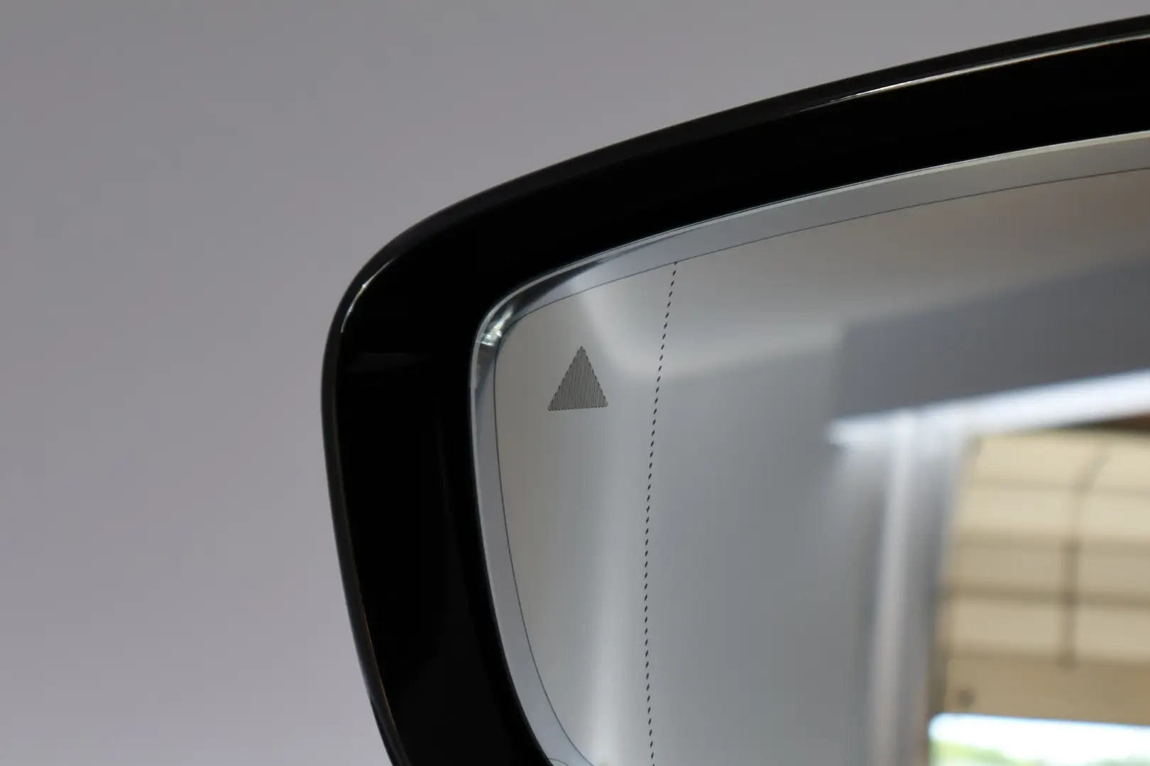 Car Image - Djc6MNlO7fIsLBGbGnamb