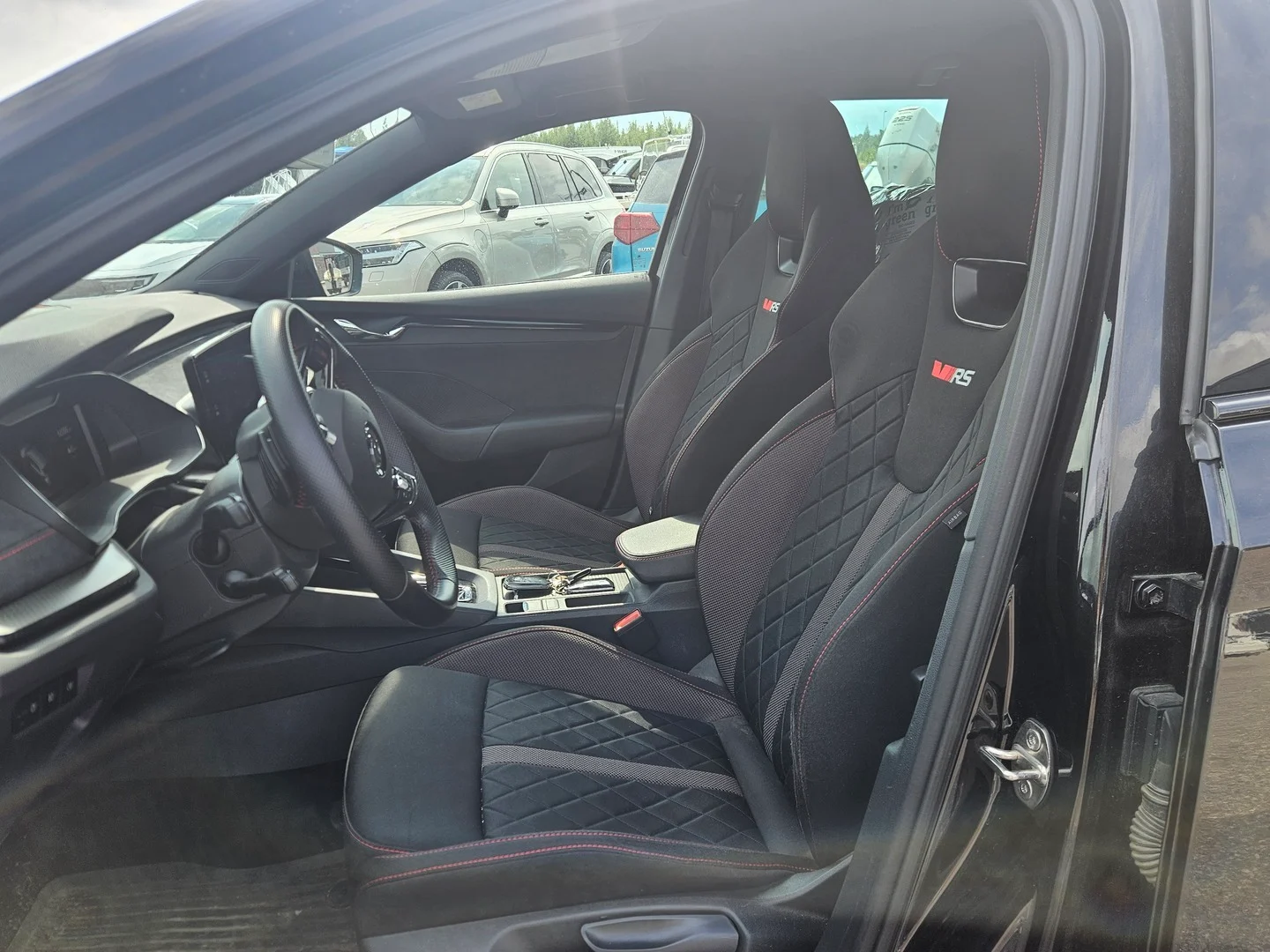 Car Image - 3XmoGfvfdcwCabYr7eXac0