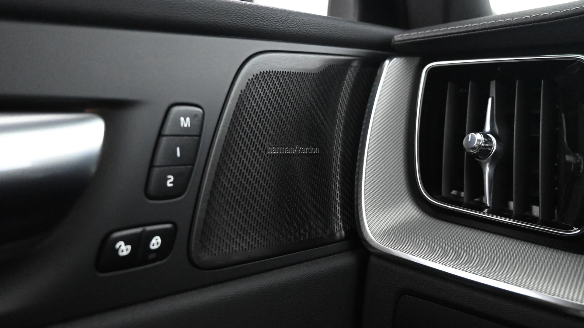 Car Image - 1rb2r0QVfCuQjXO82jzCDl