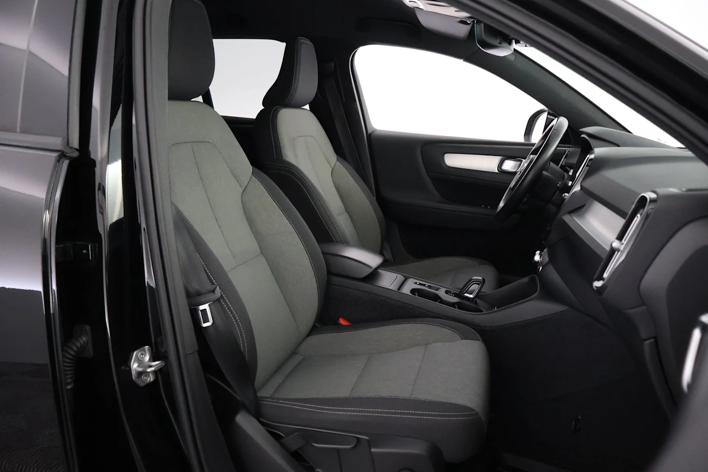 Car Image - bKW2yekrLAqCWqtBVZbd8
