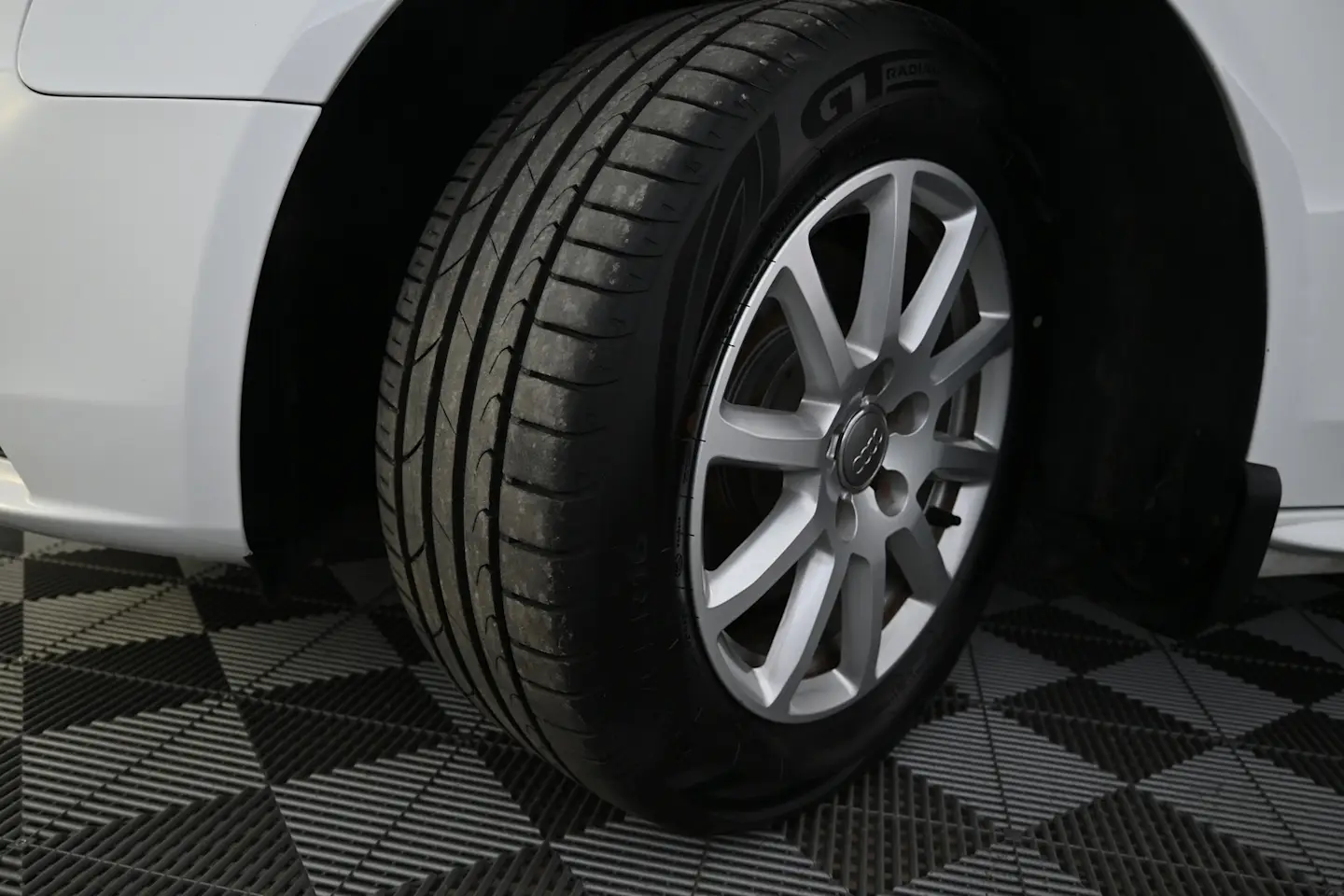 Car Image - 2E6jlw2vdJFrc3lSwAjnuu