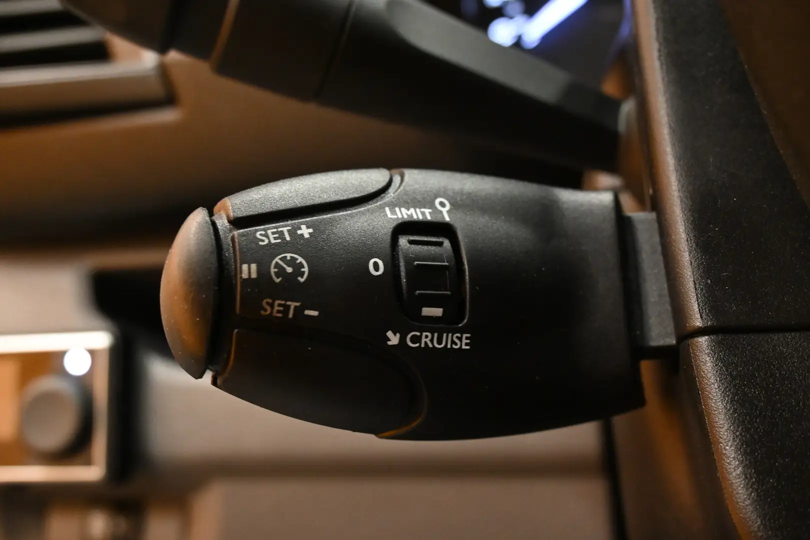 Car Image - 7KtFOmeqovozXjQh35xxw1