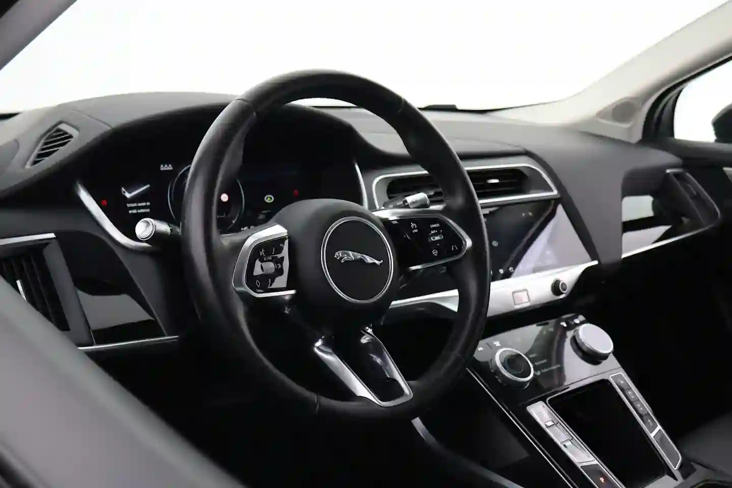 Car Image - 2hAHKai5phMy5BXOi1t521