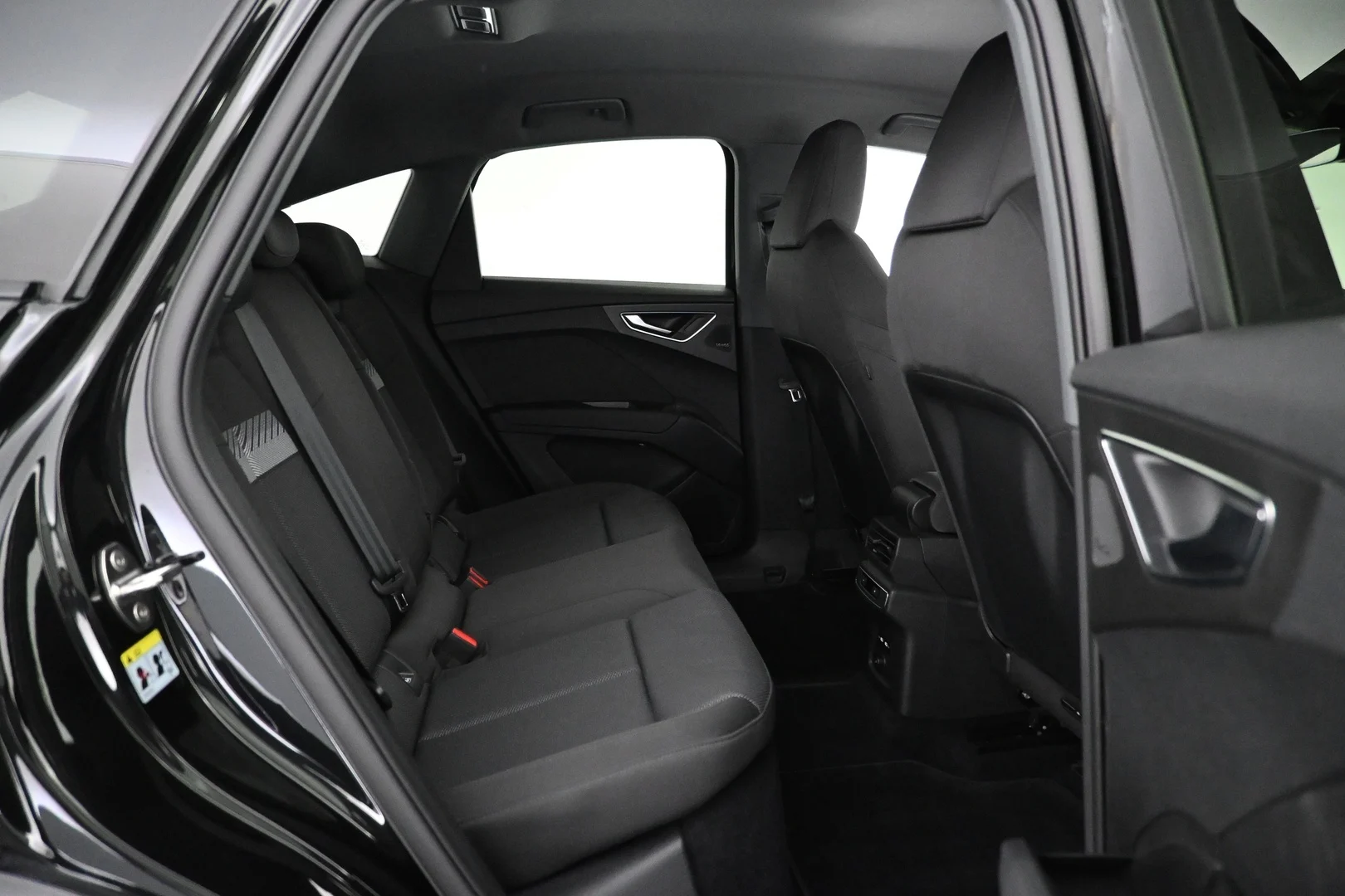 Car Image - 4v81kHMqxU1VzlkBV3450x