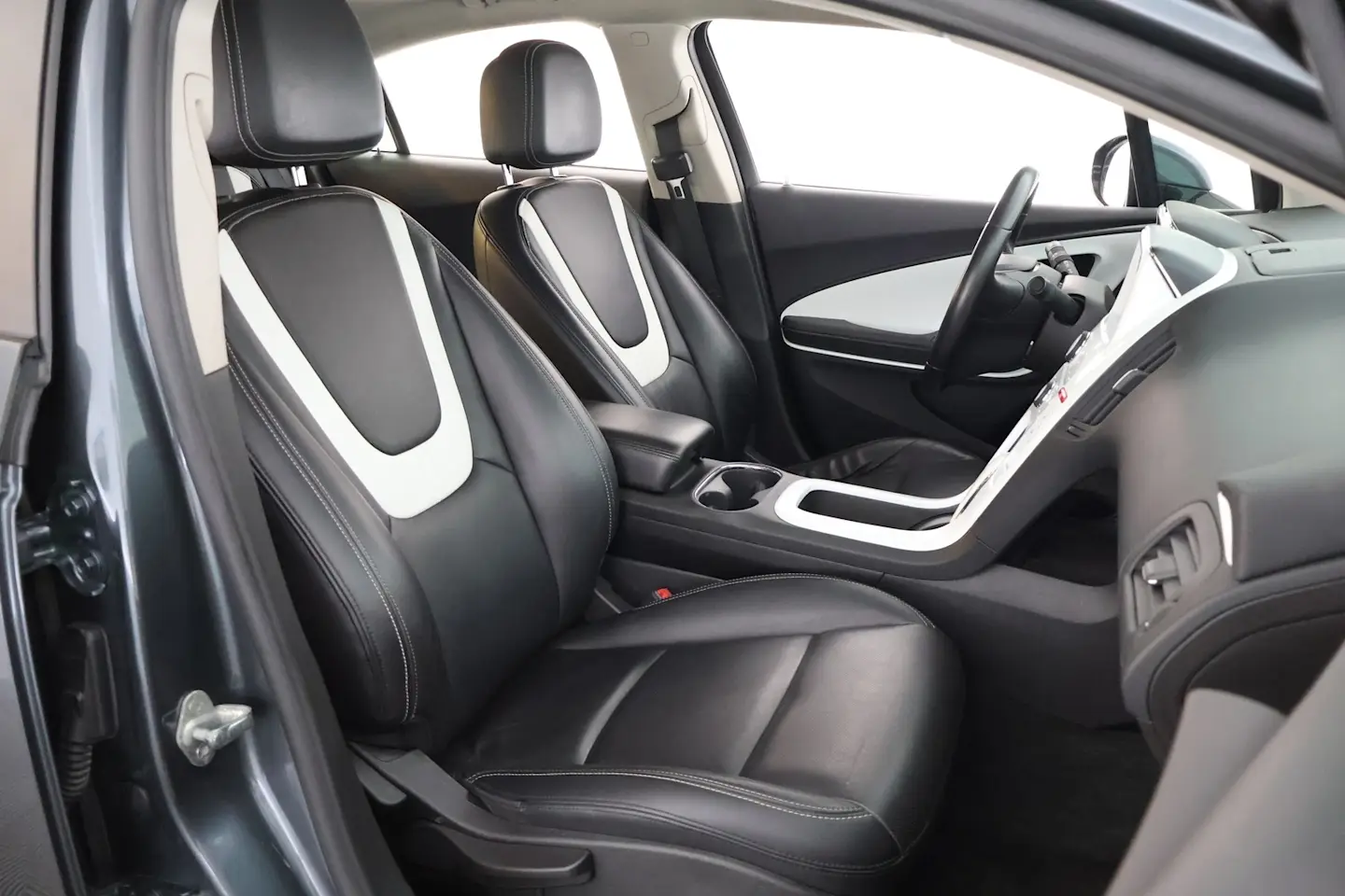 Car Image - 4WYf66vOo9XGFezRqtRTK2
