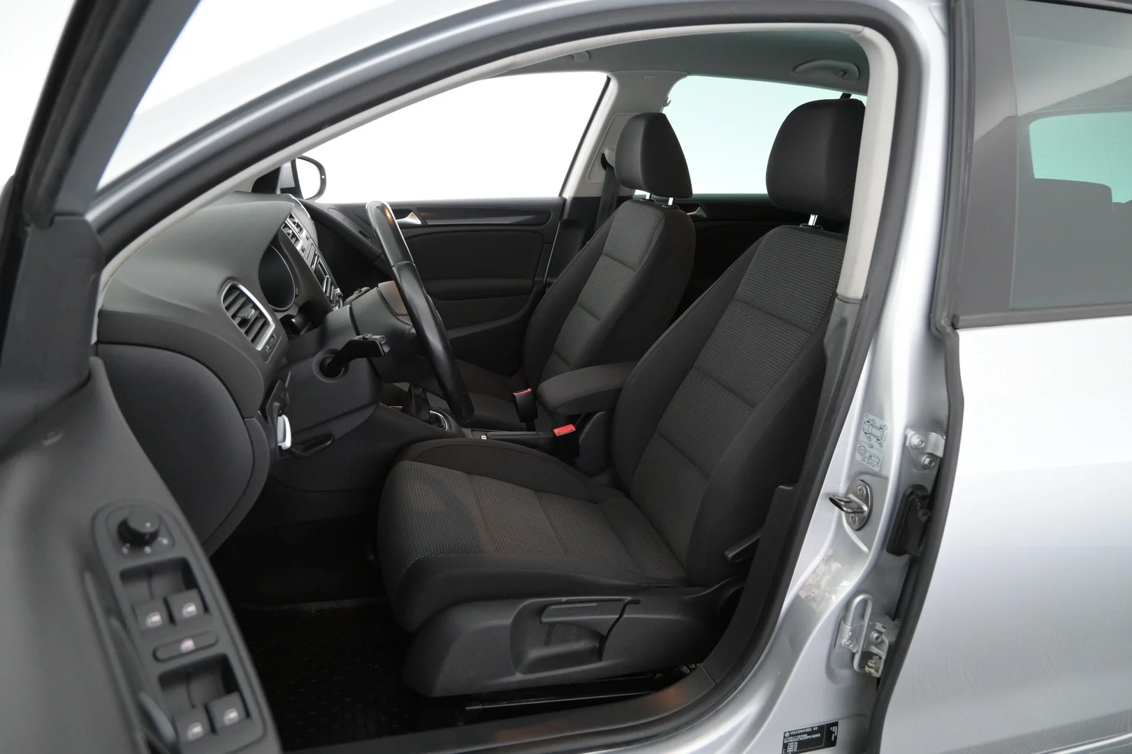 Car Image - 2usgDPVwMakDzvrrjnN9Lb