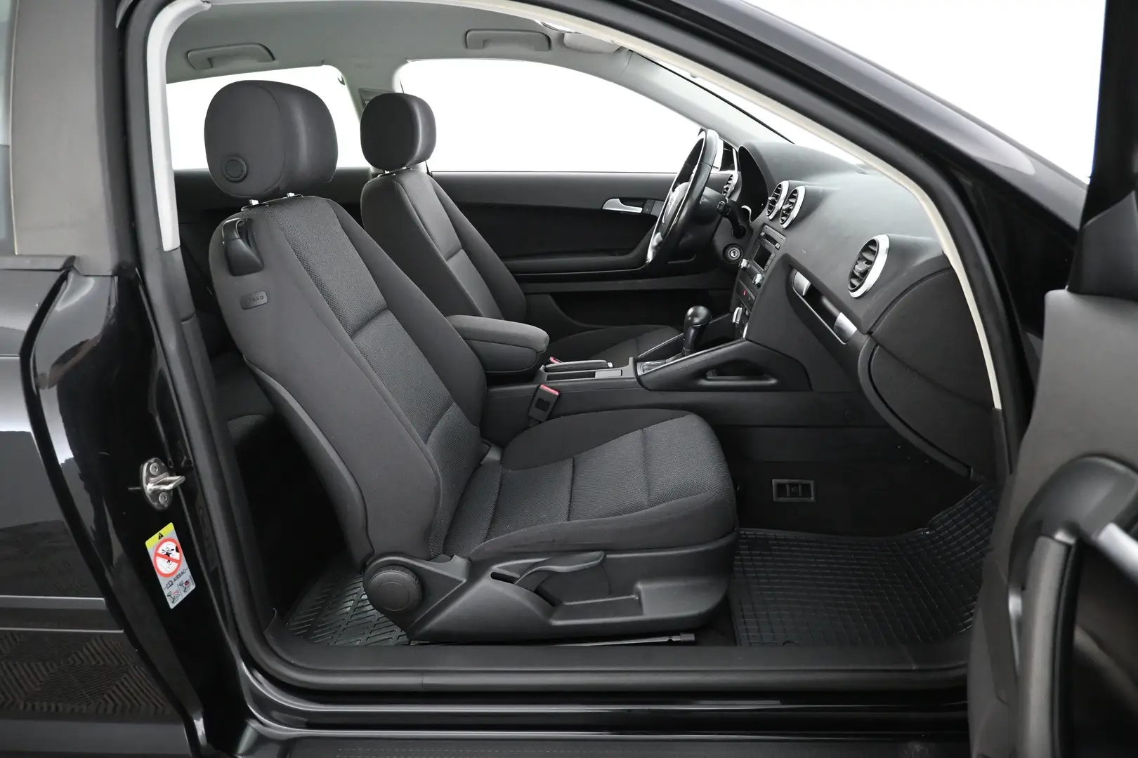 Car Image - 77i0YOQxEd3REugvMcAYaY