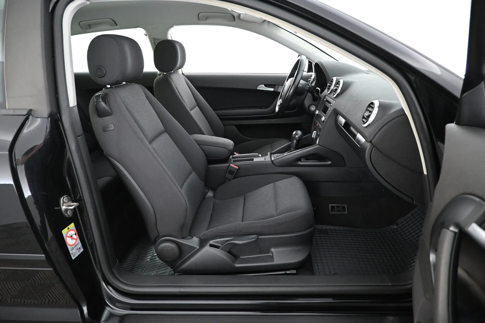 Car Image - 77i0YOQxEd3REugvMcAYaY
