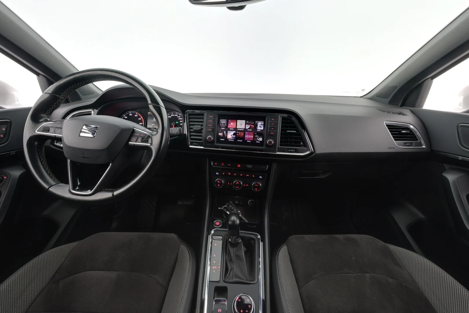 Car Image - 2b2TSoeHZ6GgCx4u3k4nSO