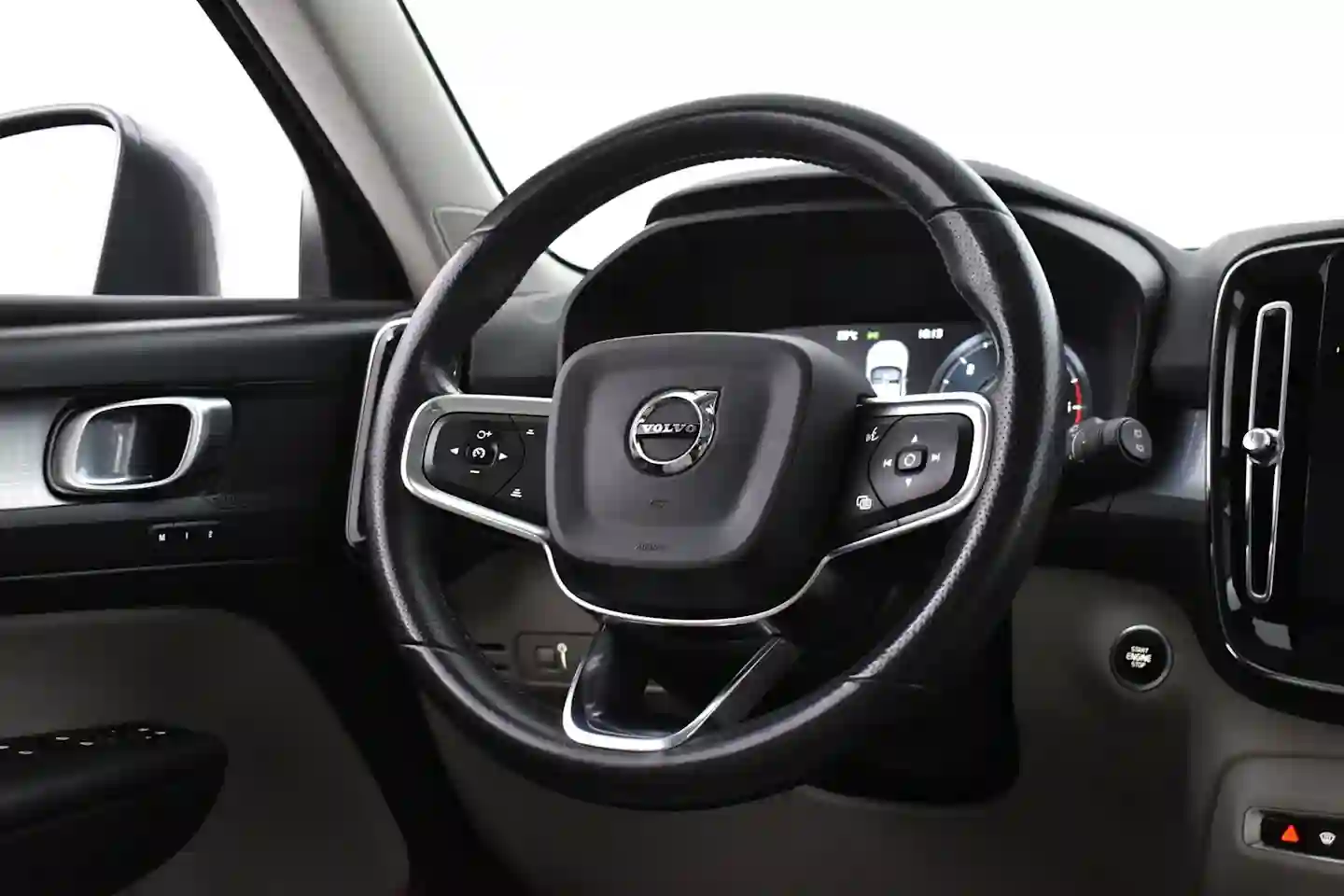 Car Image - 2QYuHWR5ifdTucruvestxd