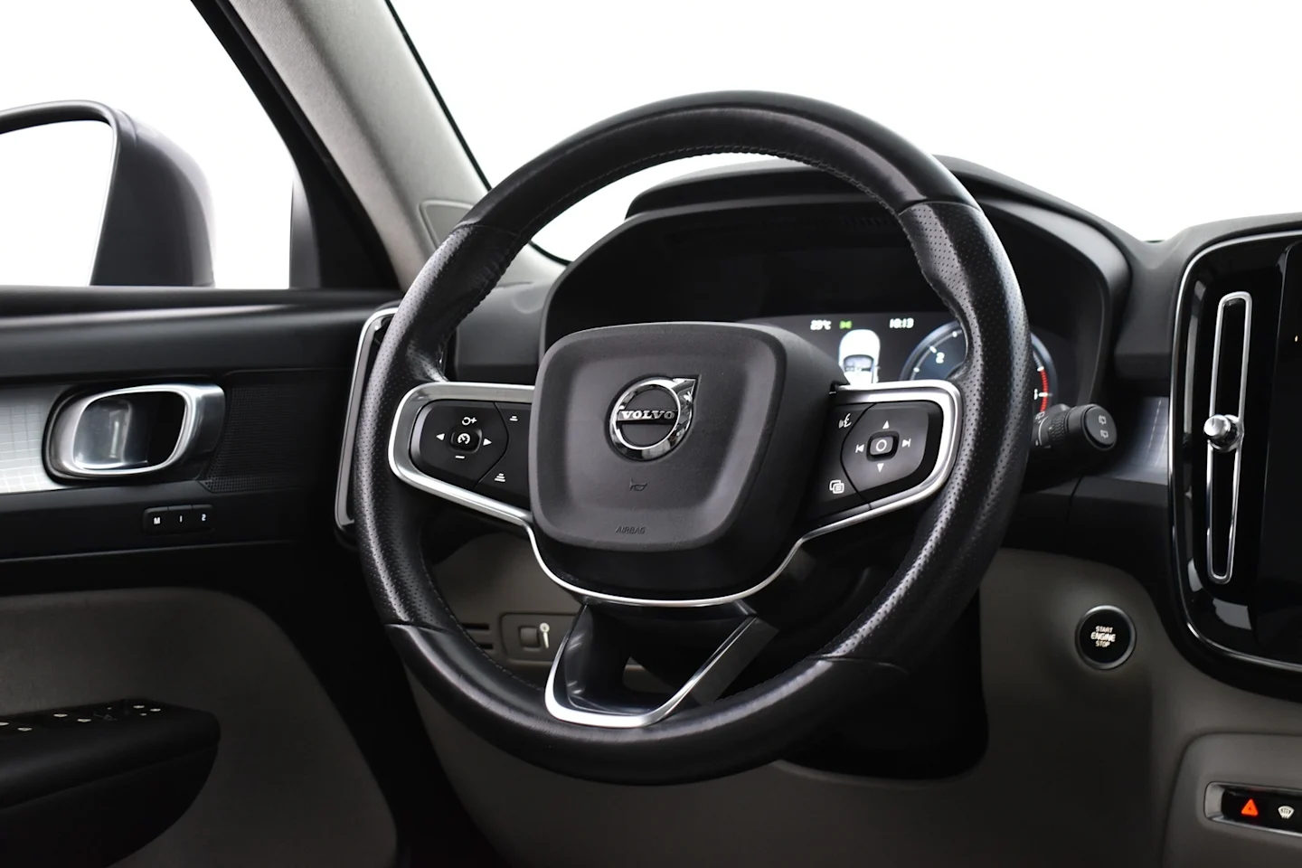Car Image - 2QYuHWR5ifdTucruvestxd