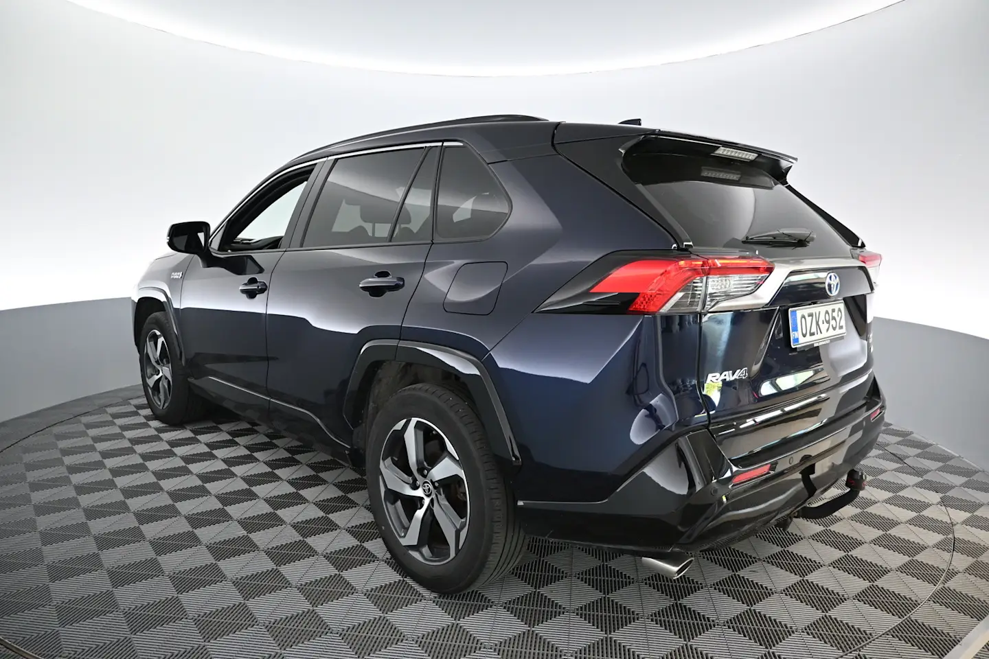Car Image - 6QAGl71g3ixxJ0nXfUenLn