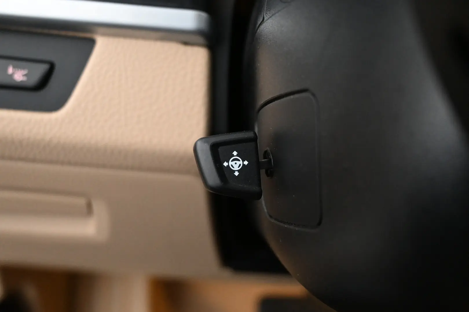 Car Image - 2QlVBRasV1XKM1xrVUv5nd