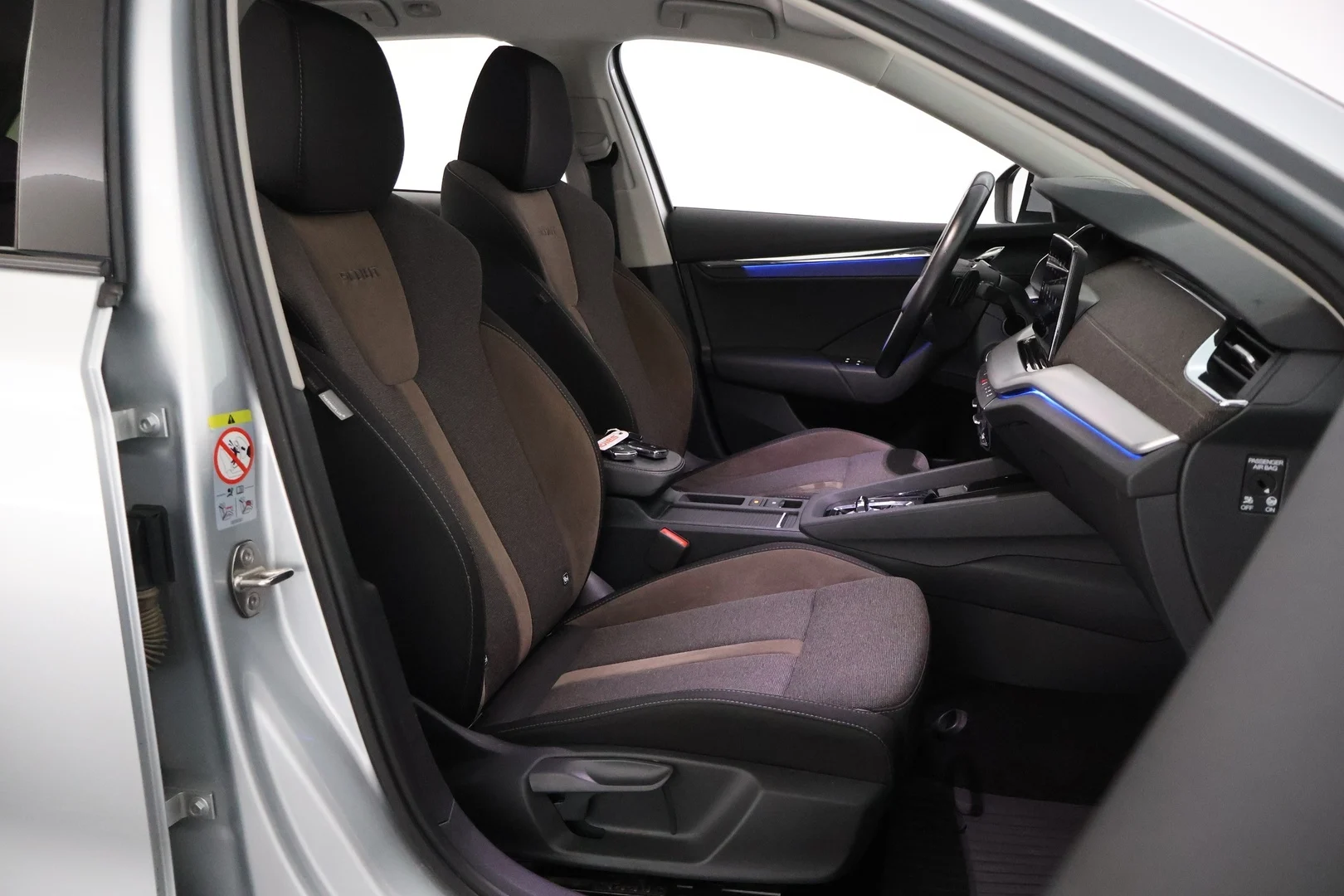 Car Image - 19HDFBrj9eC9xXVaMcmOKR