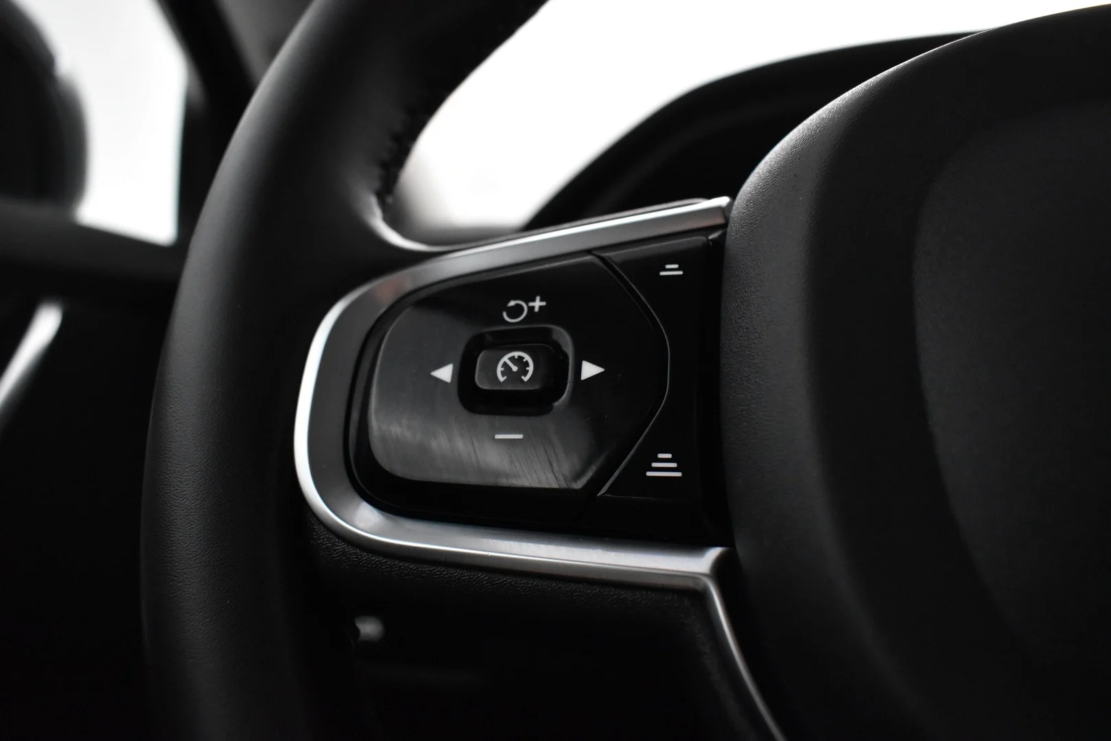 Car Image - 6u7YW7F7AKDccFvGToh7SG