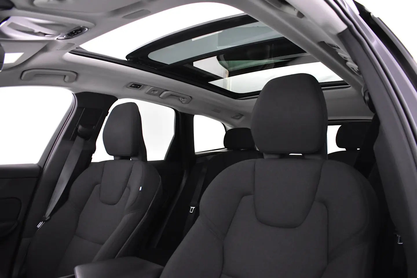 Car Image - 3P1RCyyC8KUG34oB8MzfAJ