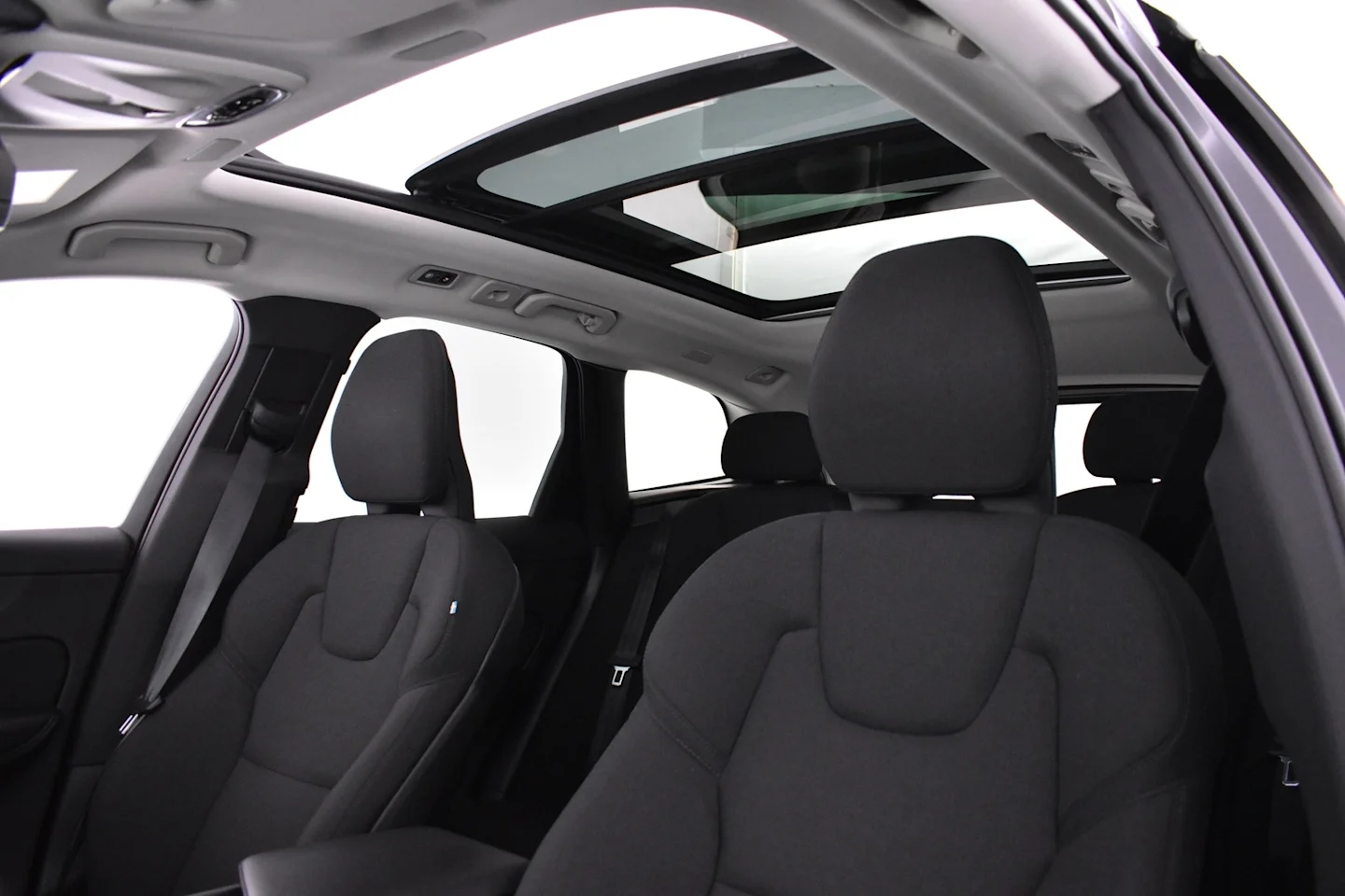 Car Image - 3P1RCyyC8KUG34oB8MzfAJ