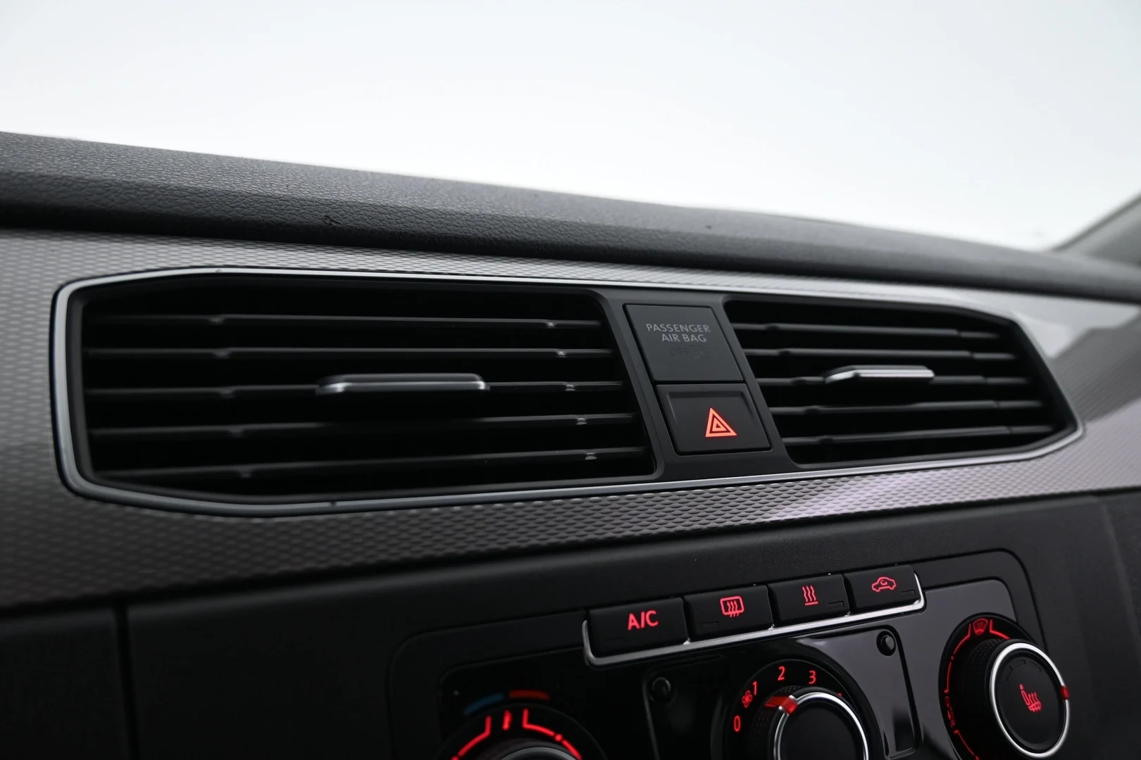 Car Image - 5P7IqyeVb5yBT8IccHFegG