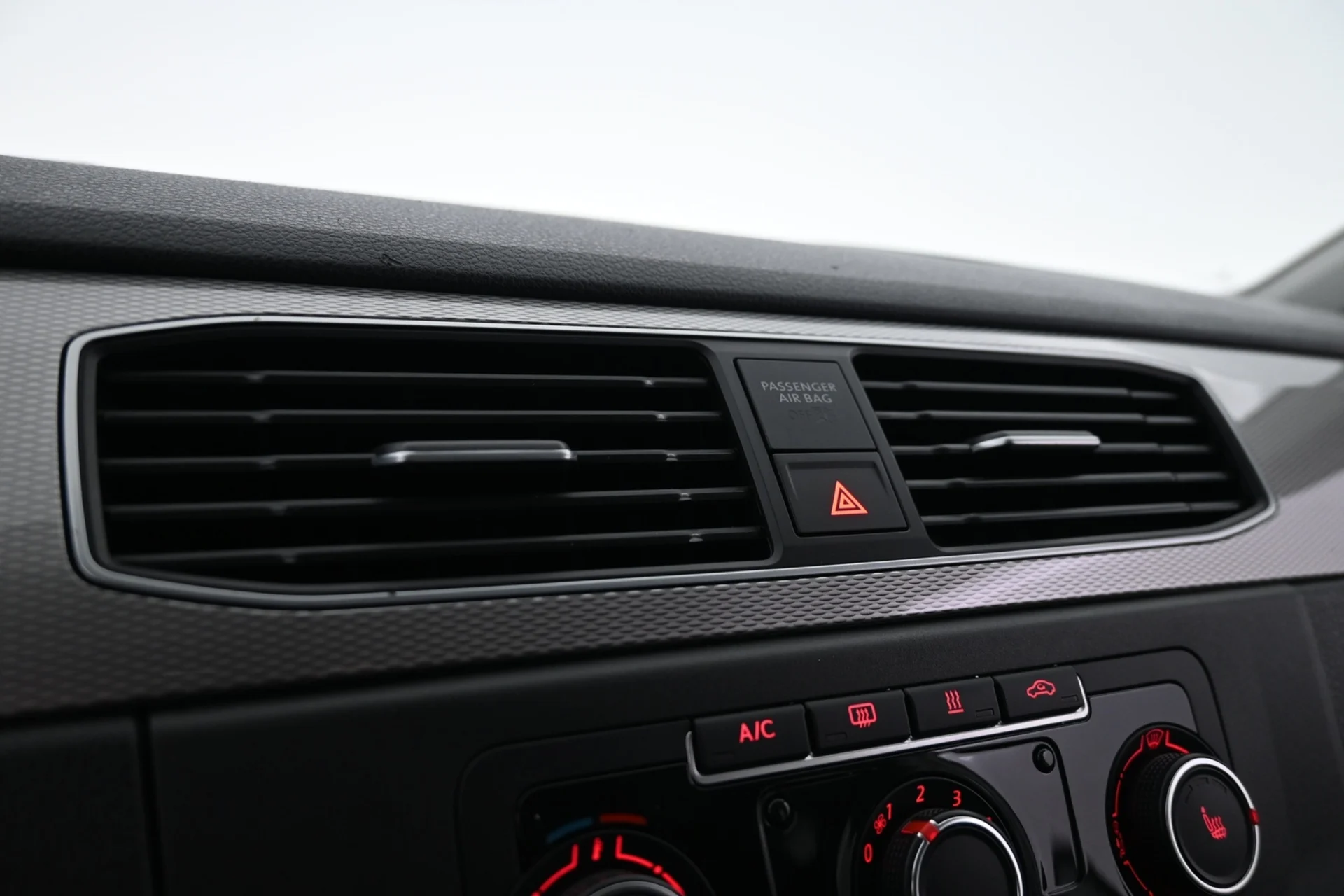 Car Image - 5P7IqyeVb5yBT8IccHFegG