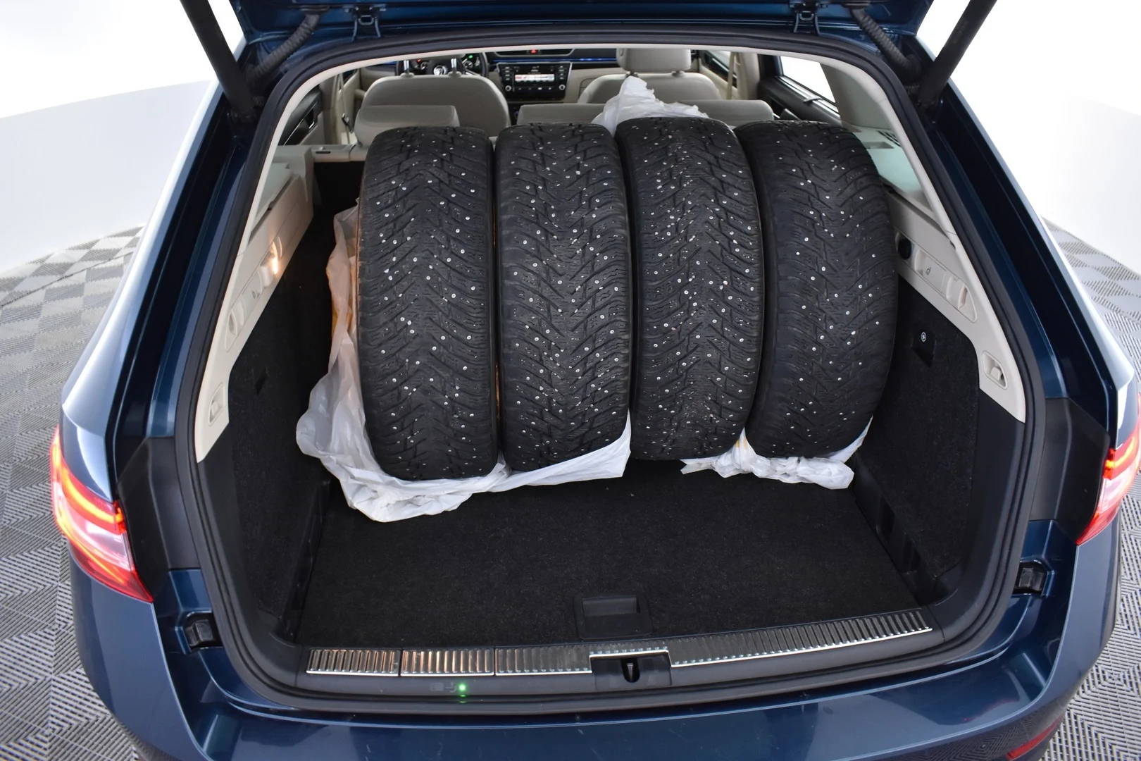 Car Image - 5BBgvfQVmQTs1NqQO1nRbj
