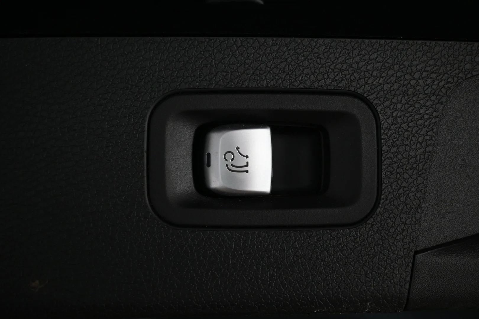 Car Image - 3IE0saZJOwIe47ioD0UjPC