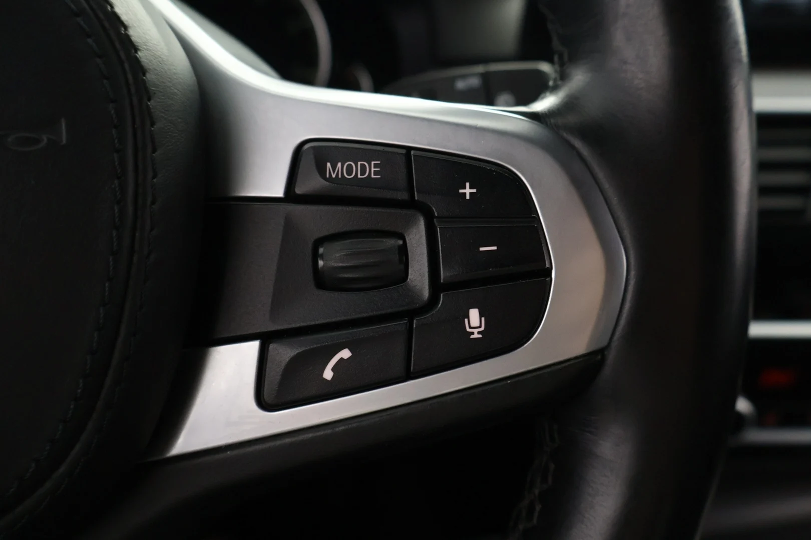 Car Image - 3DmOA0bsZYt5keZviipcvn