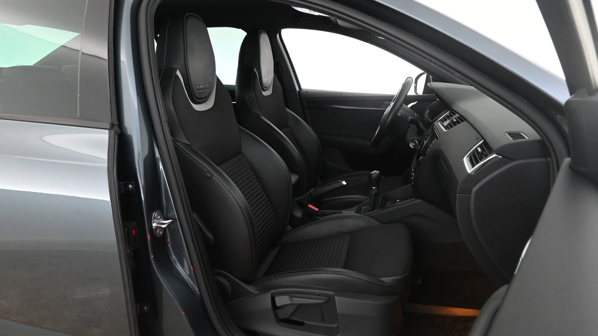 Car Image - 3BfciMCQhycyIwNeEGBNHw