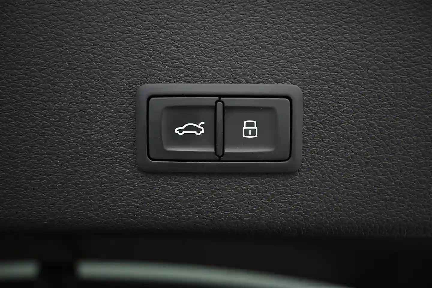 Car Image - 6E8VGmBzF9pgoyVEpYvRcu