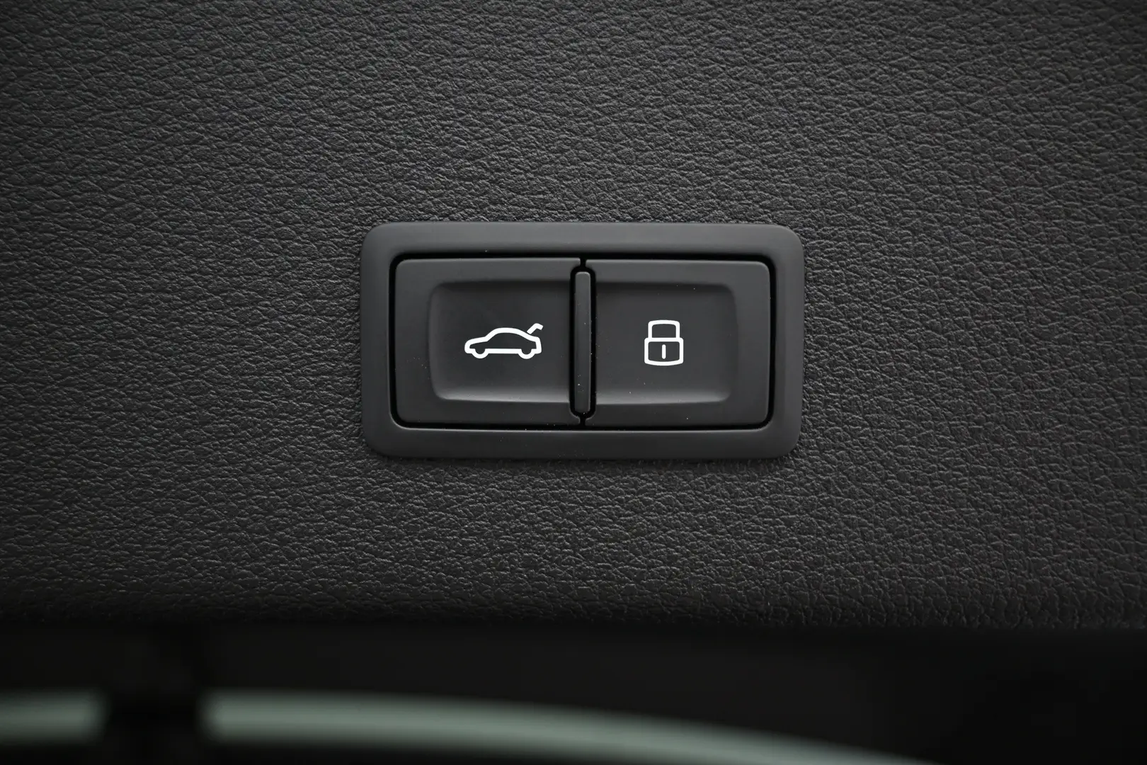 Car Image - 6E8VGmBzF9pgoyVEpYvRcu