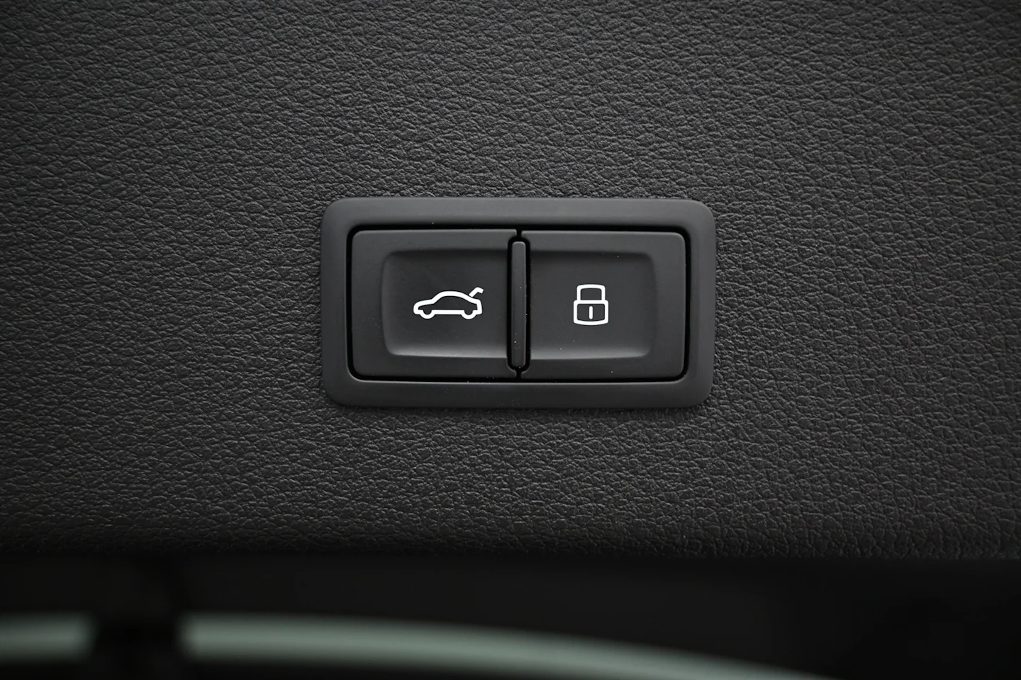 Car Image - 6E8VGmBzF9pgoyVEpYvRcu