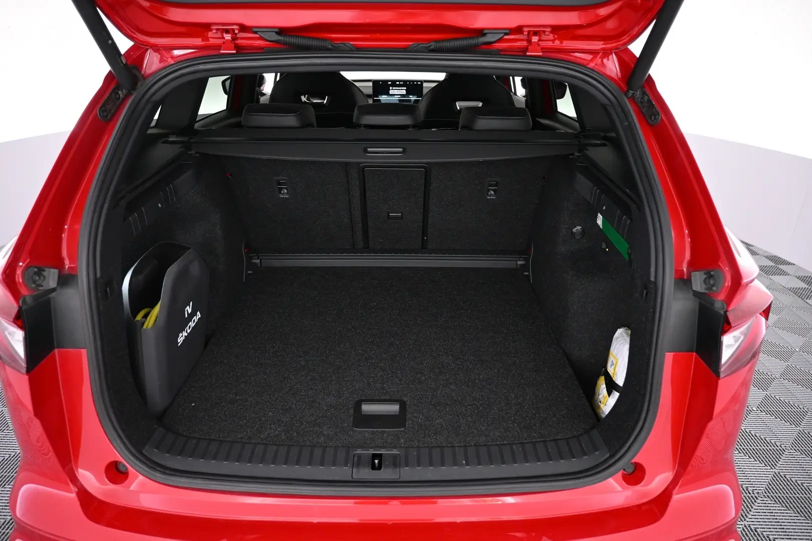 Car Image - 2qfBWiQ6hSw28B8N3VtJTc