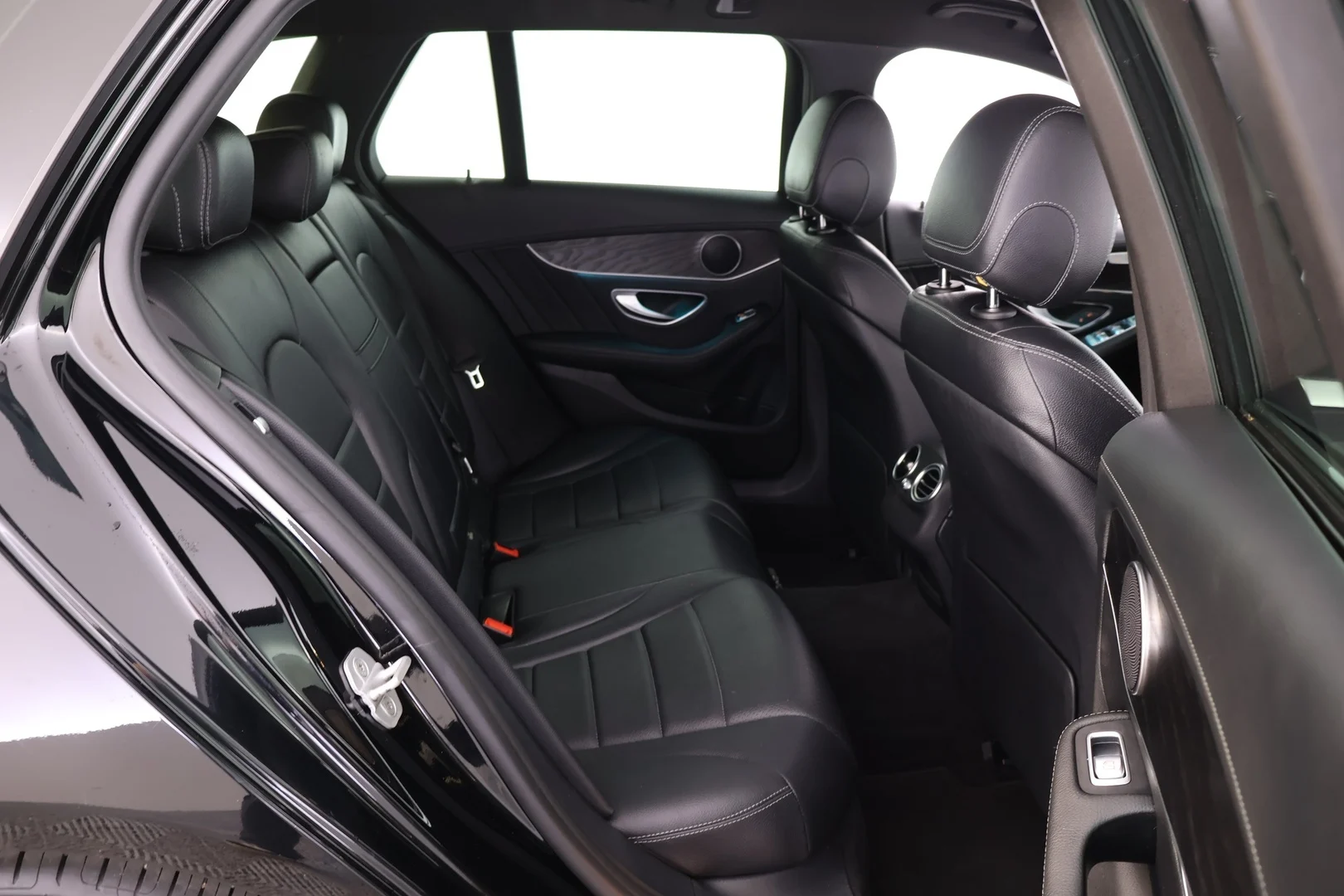 Car Image - 60W1ewredElhJmRz3YMLGx