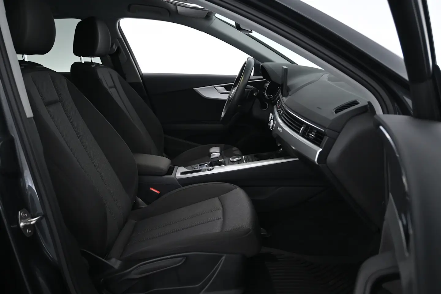 Car Image - 6u8tszWH7CVRVhg9nFHfzb