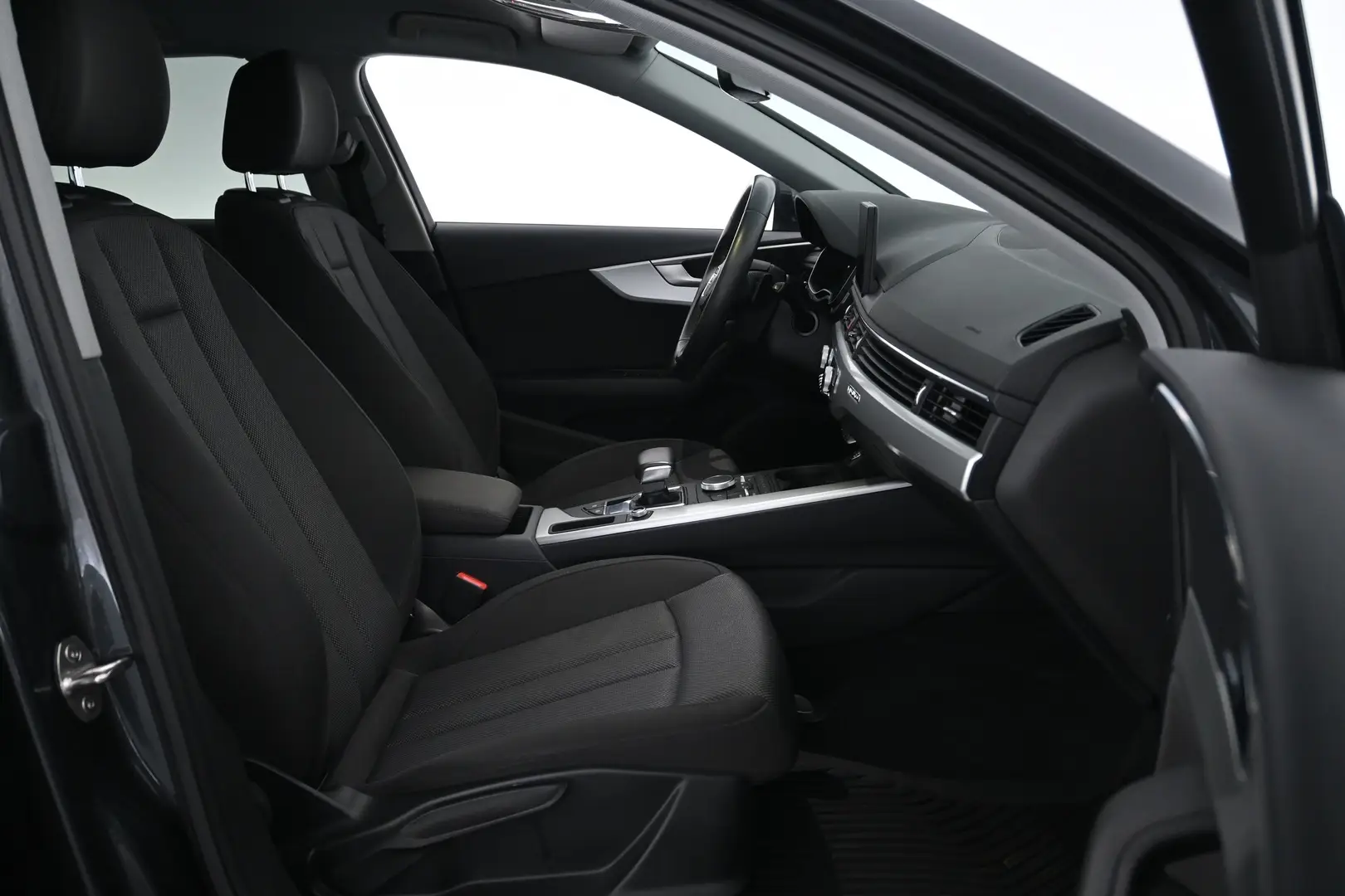Car Image - 6u8tszWH7CVRVhg9nFHfzb