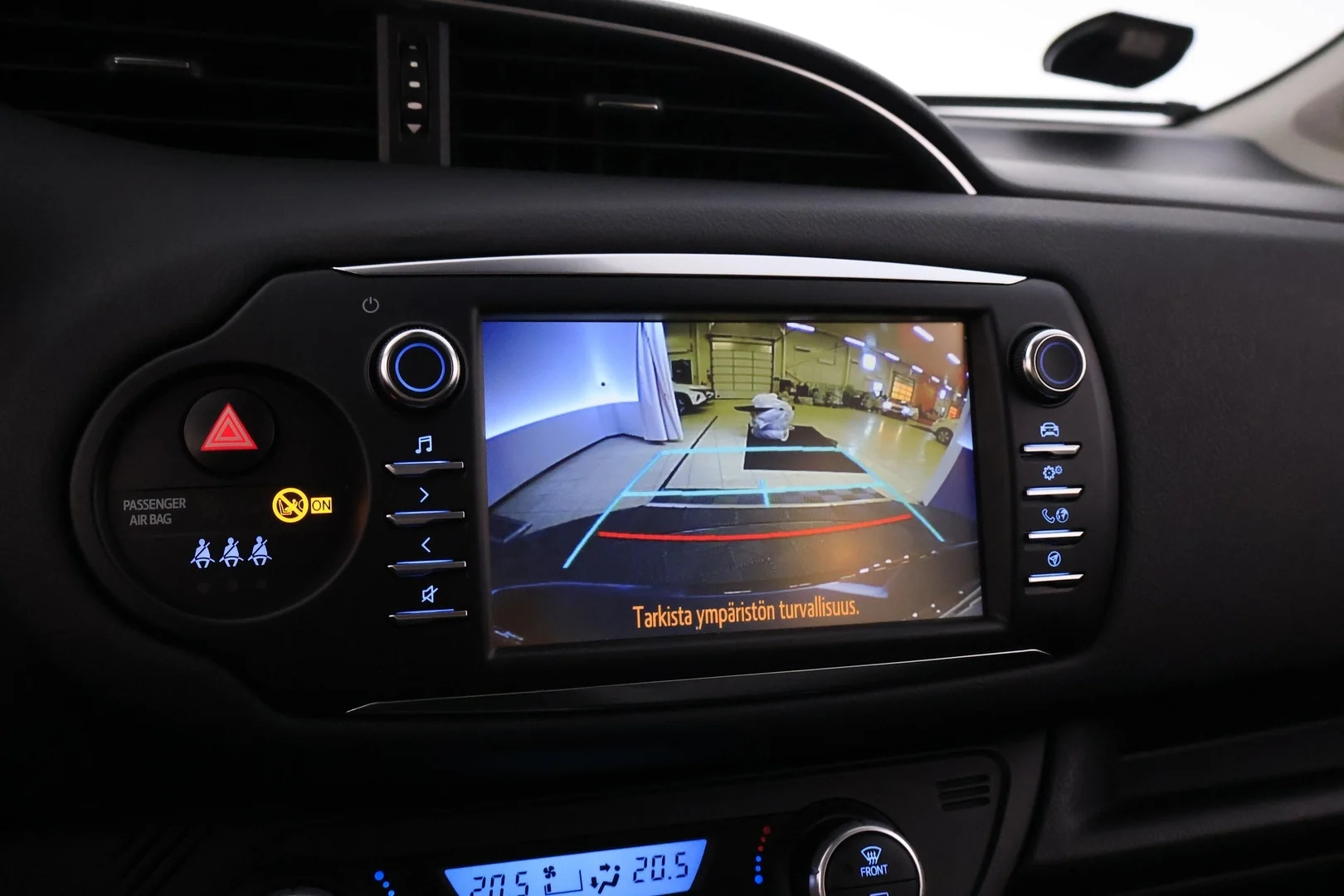 Car Image - 1FVcUnLmlvrwfTcT0AwLPe