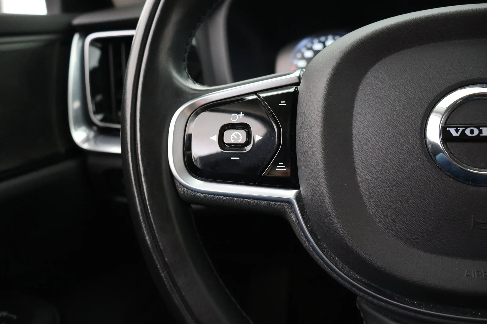 Car Image - 7HbRmK4iwWCt7UxQaiUrYh