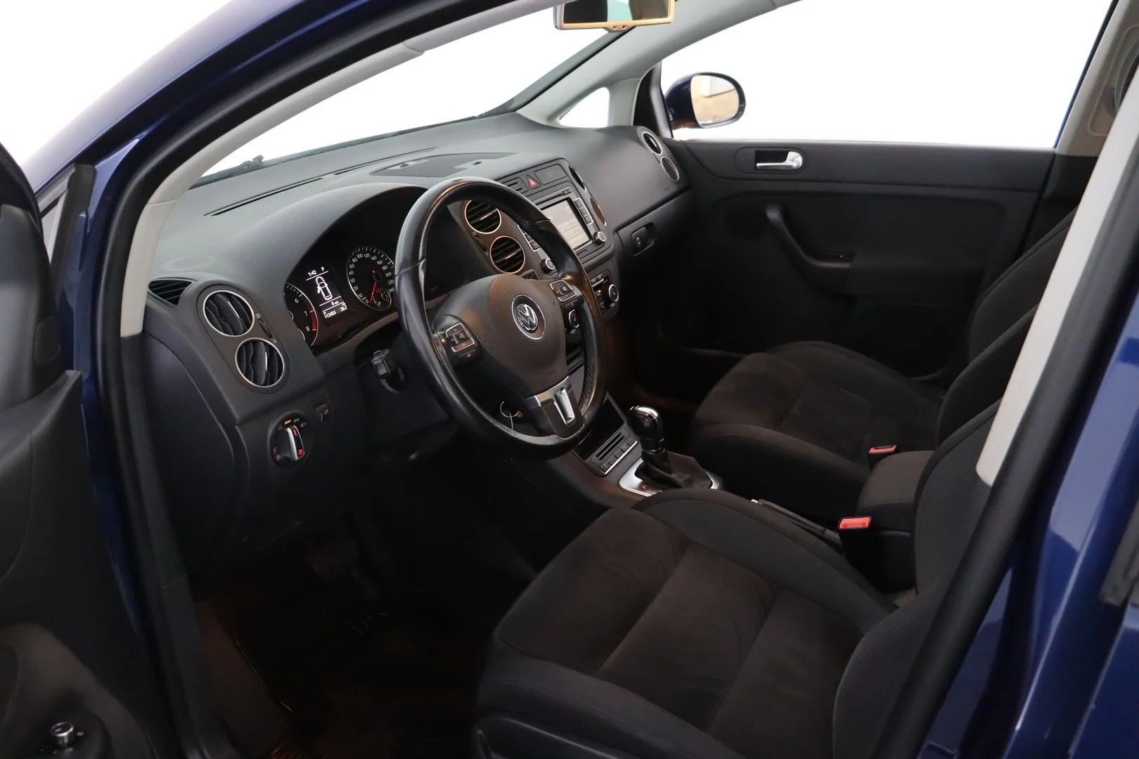 Car Image - 2HZKan1MwL33p7TlBYEJM7