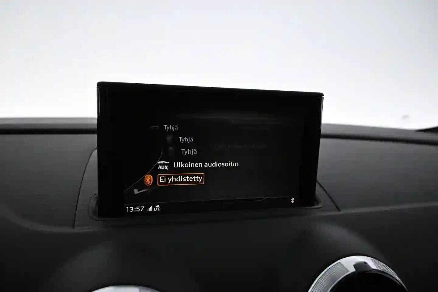 Car Image - Dhq3VjHE156xrsckq7XfK