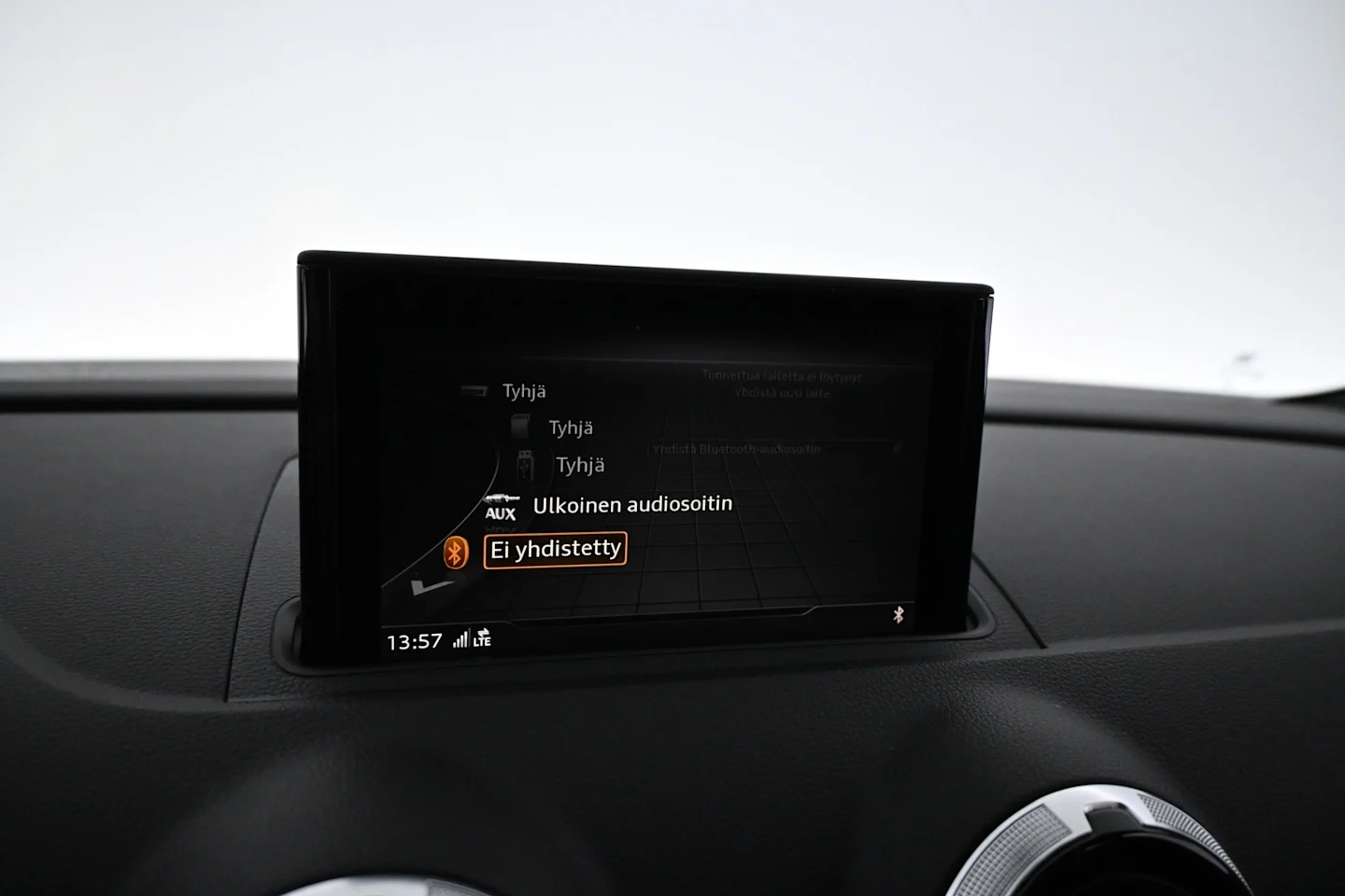 Car Image - Dhq3VjHE156xrsckq7XfK