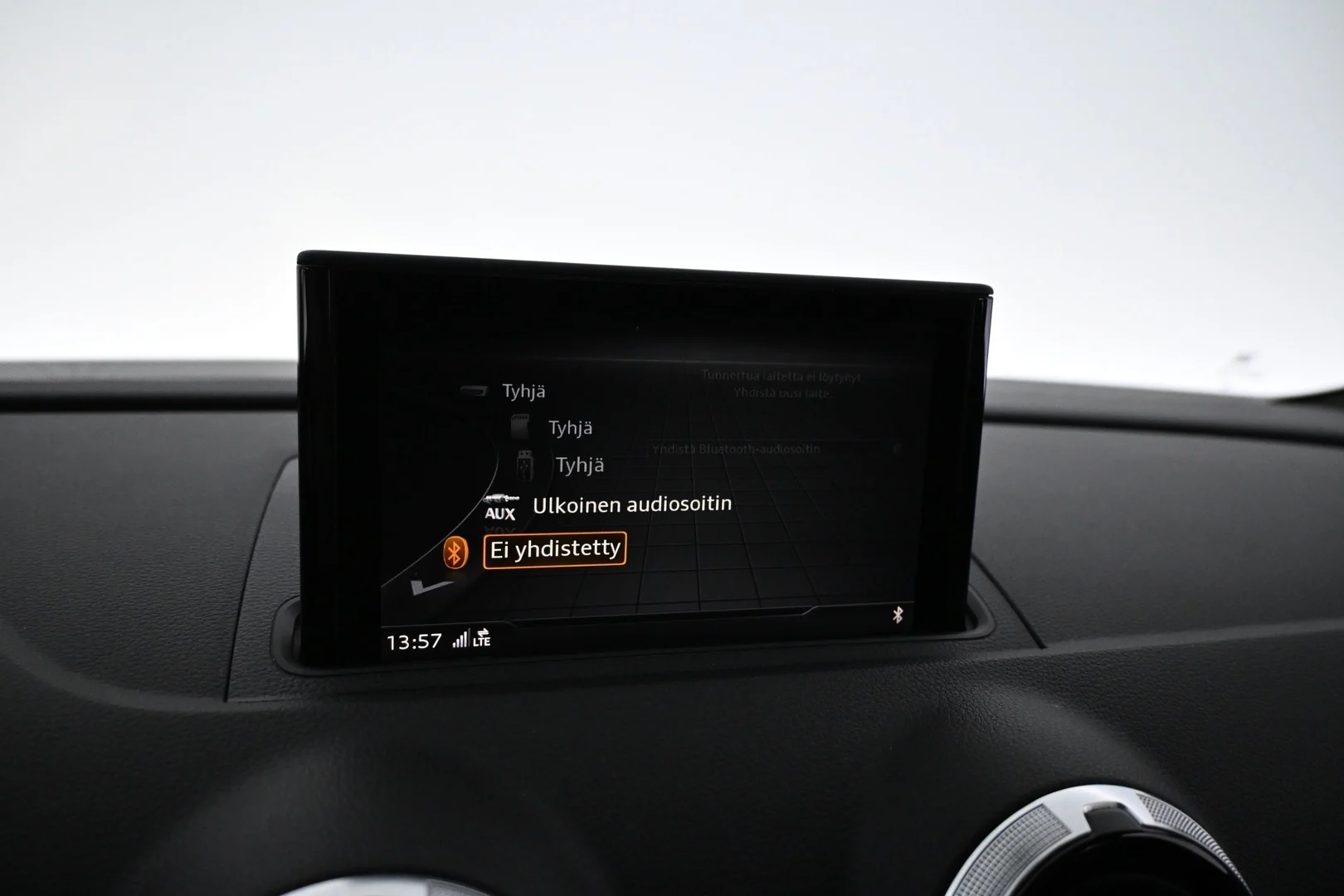 Car Image - Dhq3VjHE156xrsckq7XfK